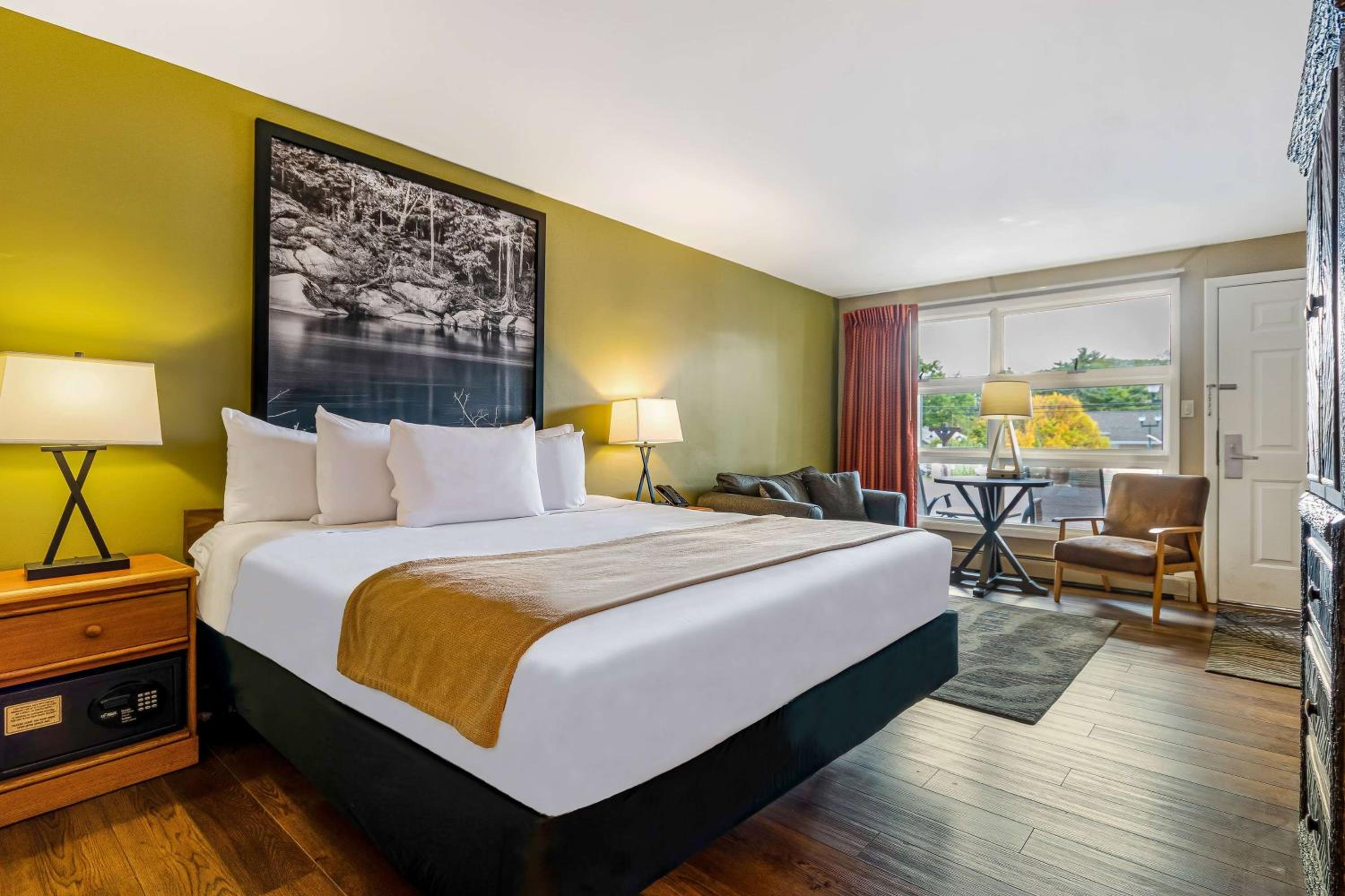 King Room with Sofa Bed - Non-Smoking - Photo 2