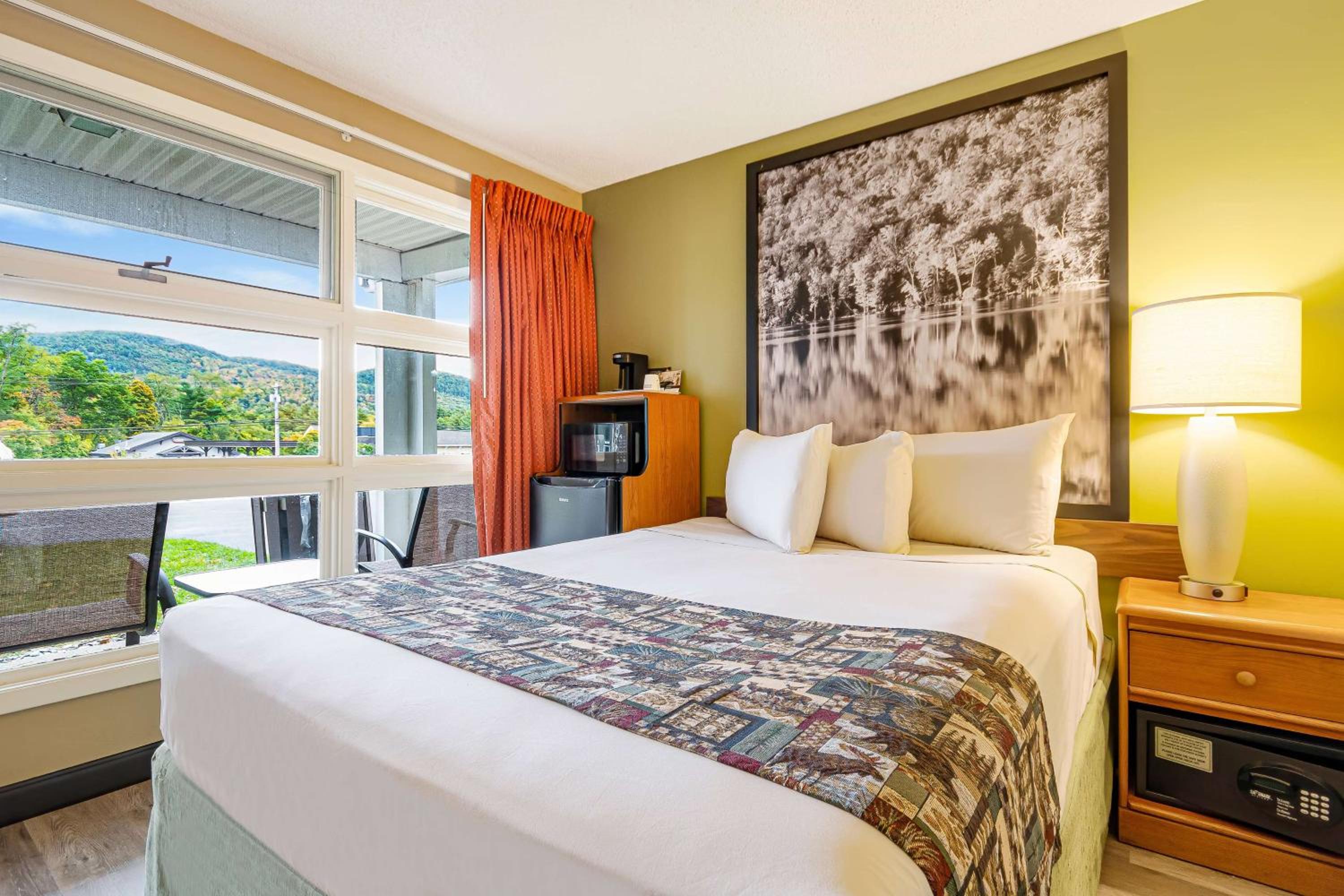 1 Queen Bed, Pool View, Non-Smoking - Photo 4