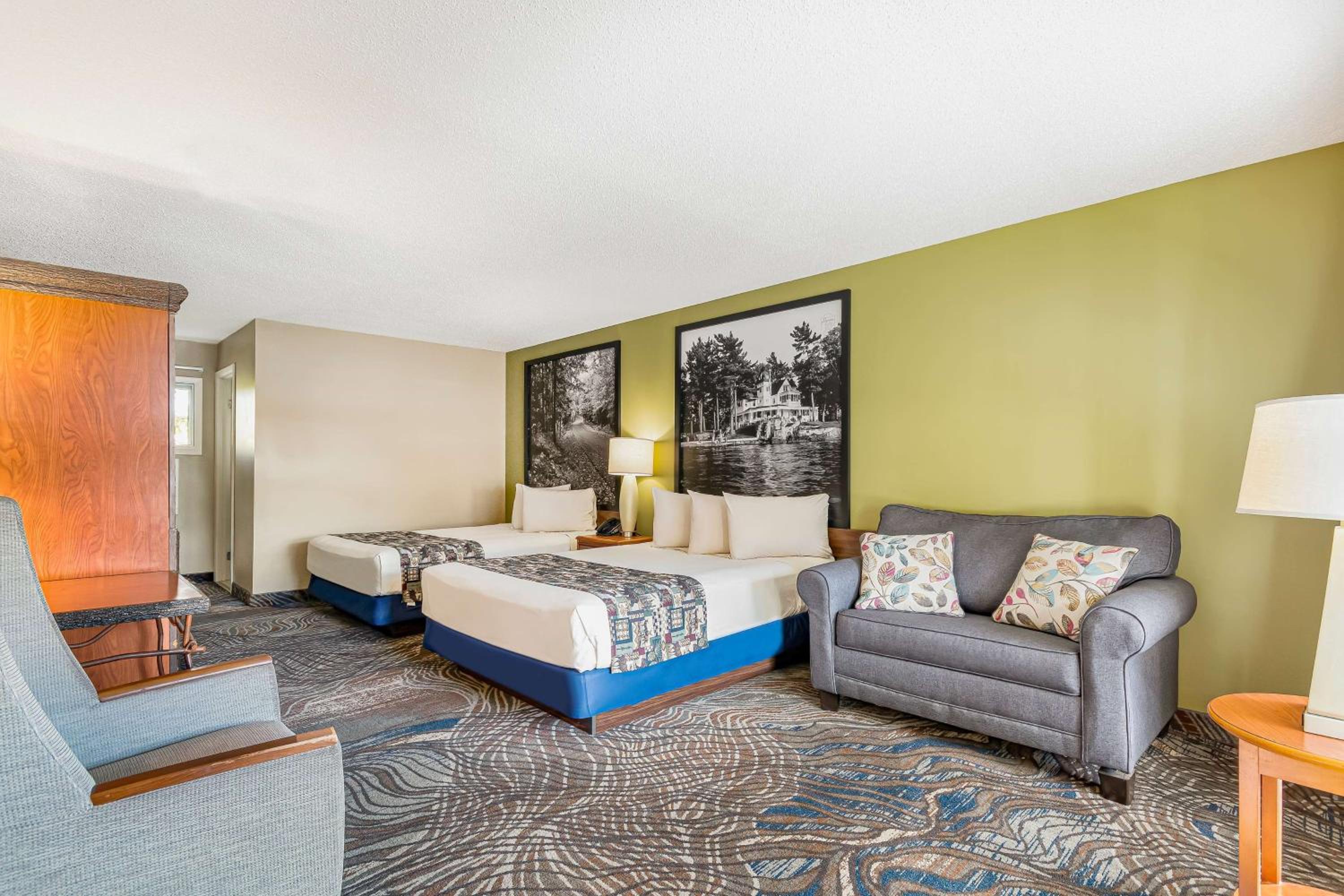 Deluxe Queen Room with Two Queen Beds - Non-Smoking - Photo 1