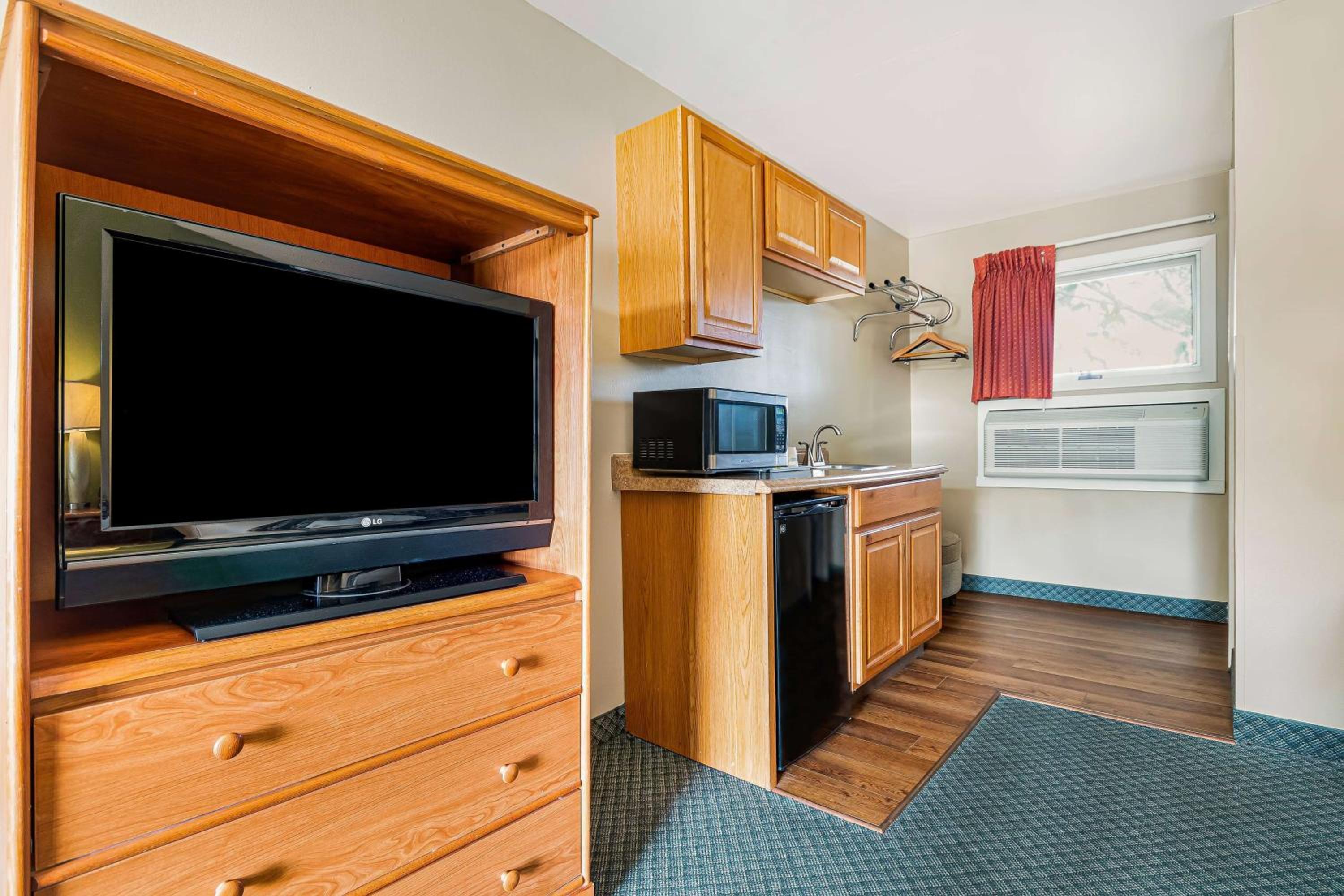 Studio with Two Queen Beds - Non-Smoking - Photo 4
