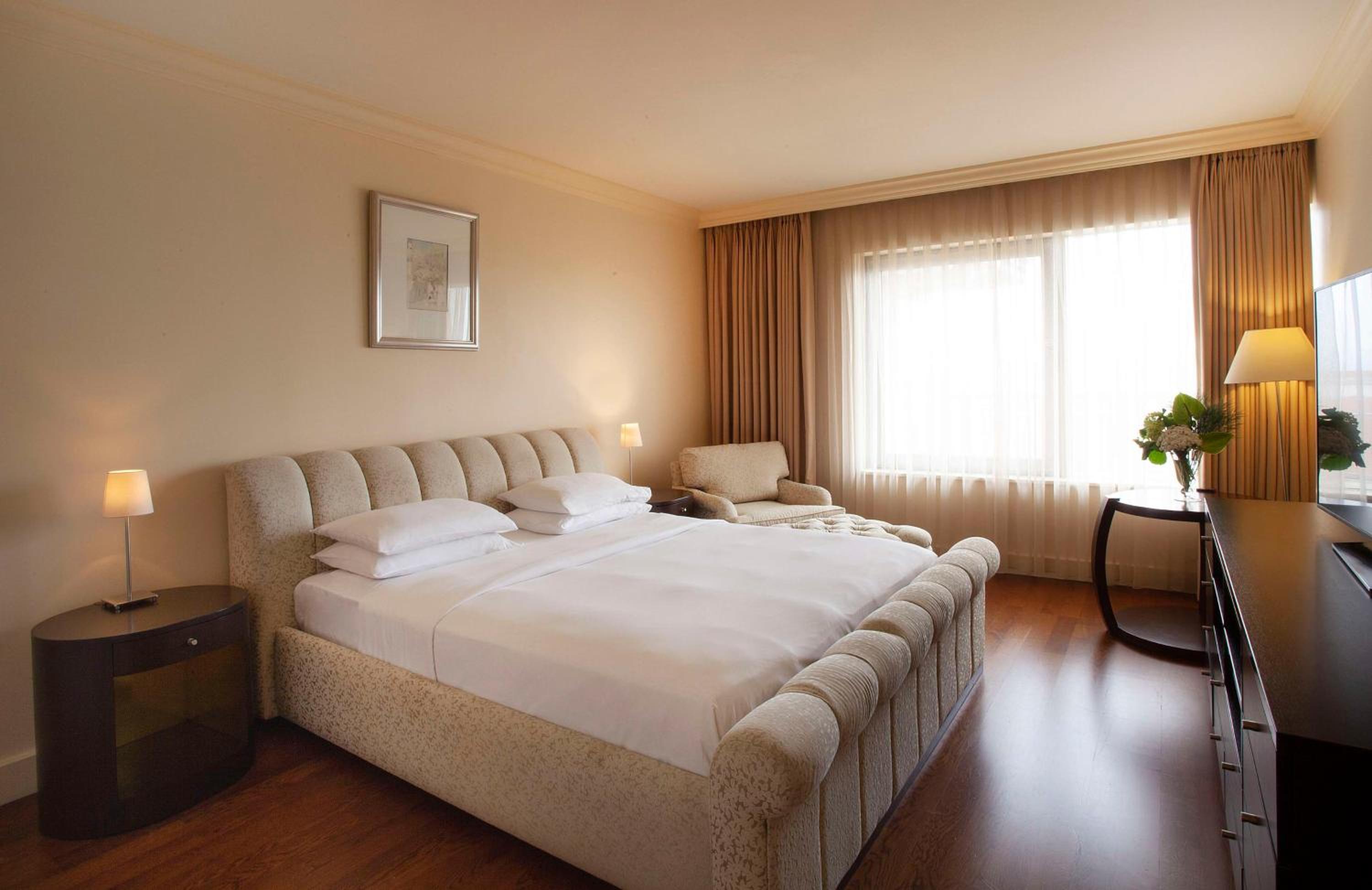 Three-Bedroom Suite with Terrace and City View