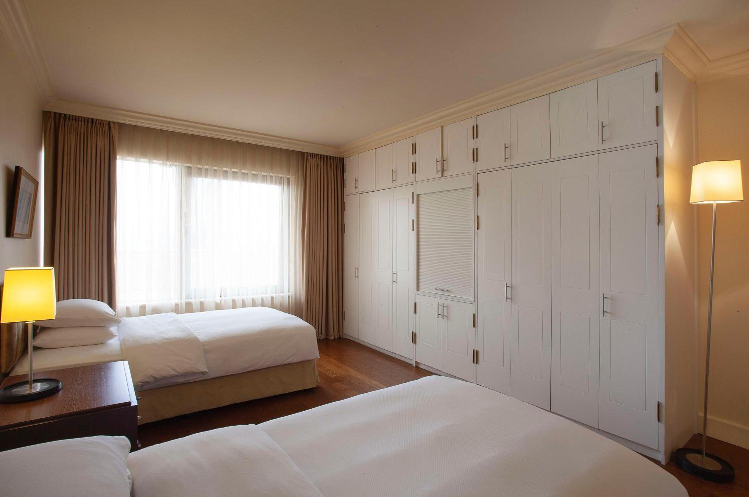 Three-Bedroom Suite with Terrace and City View