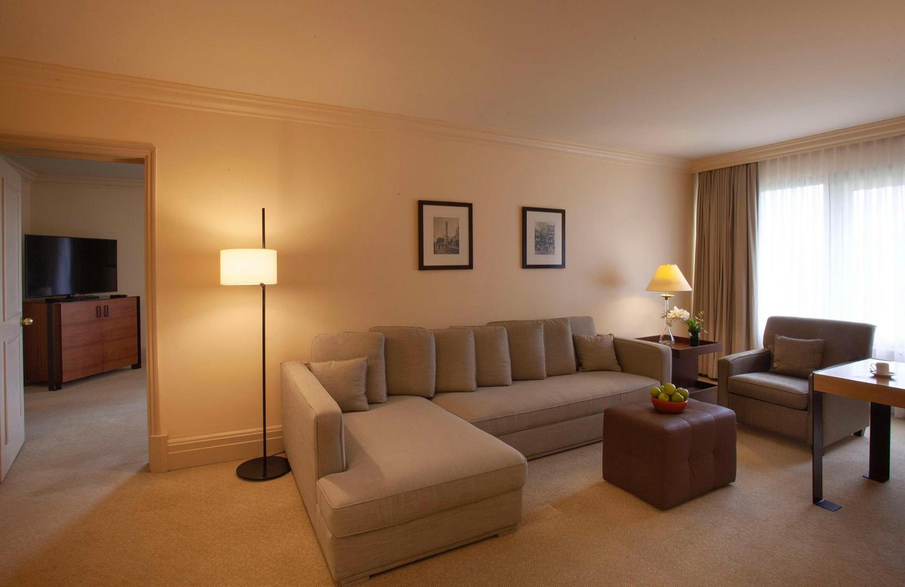 Grand King Suite with Lounge Access thumbnail 5