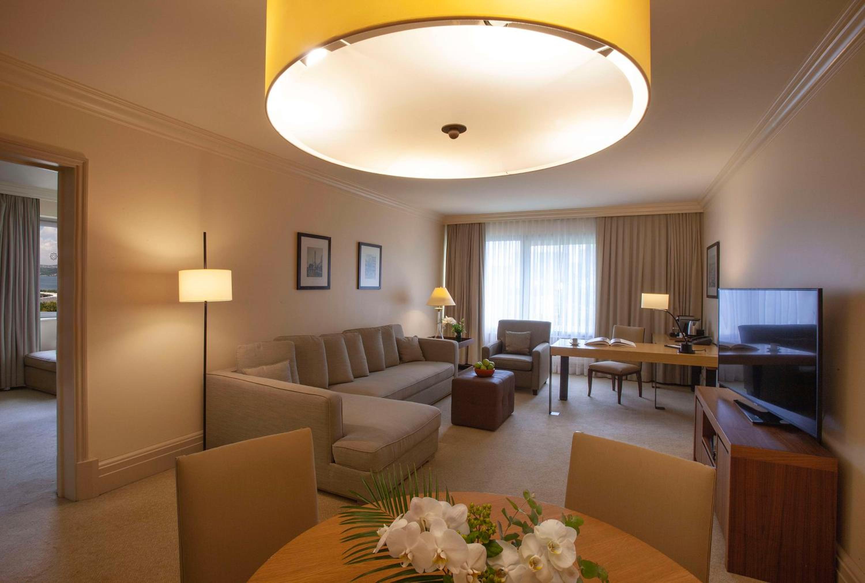 Grand King Suite with Lounge Access