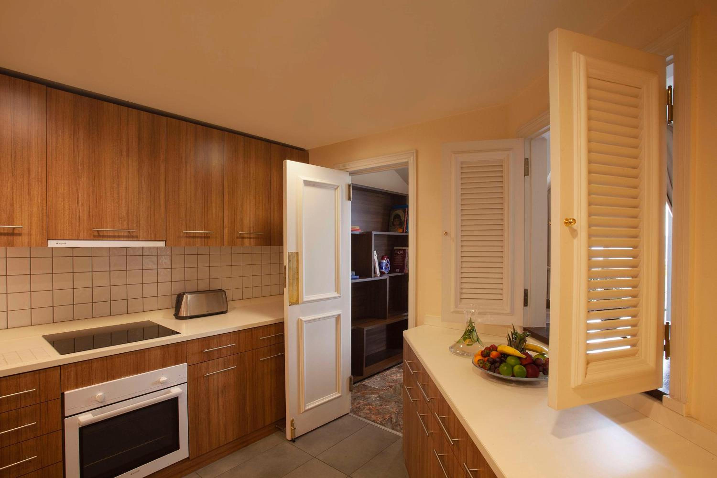 Three-Bedroom Suite with Terrace and City View thumbnail 5