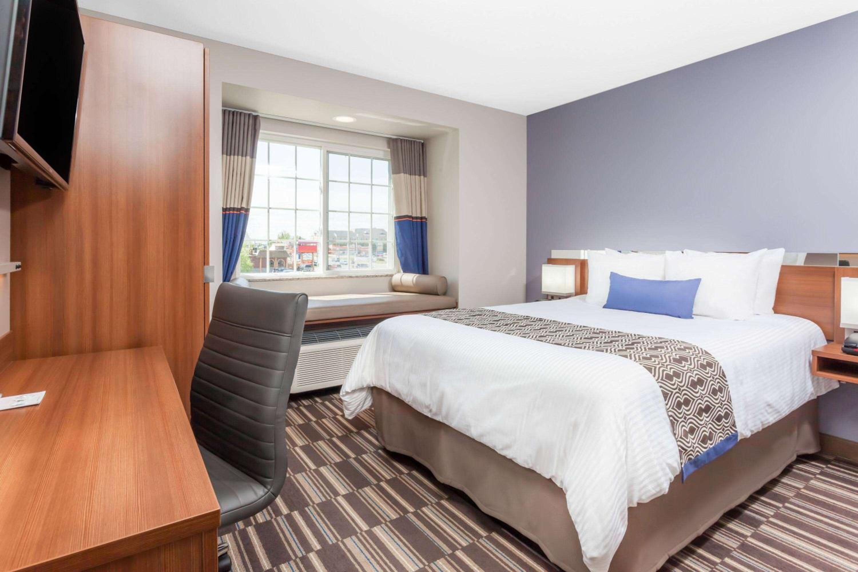 Queen Room with One Queen Bed - Non-Smoking