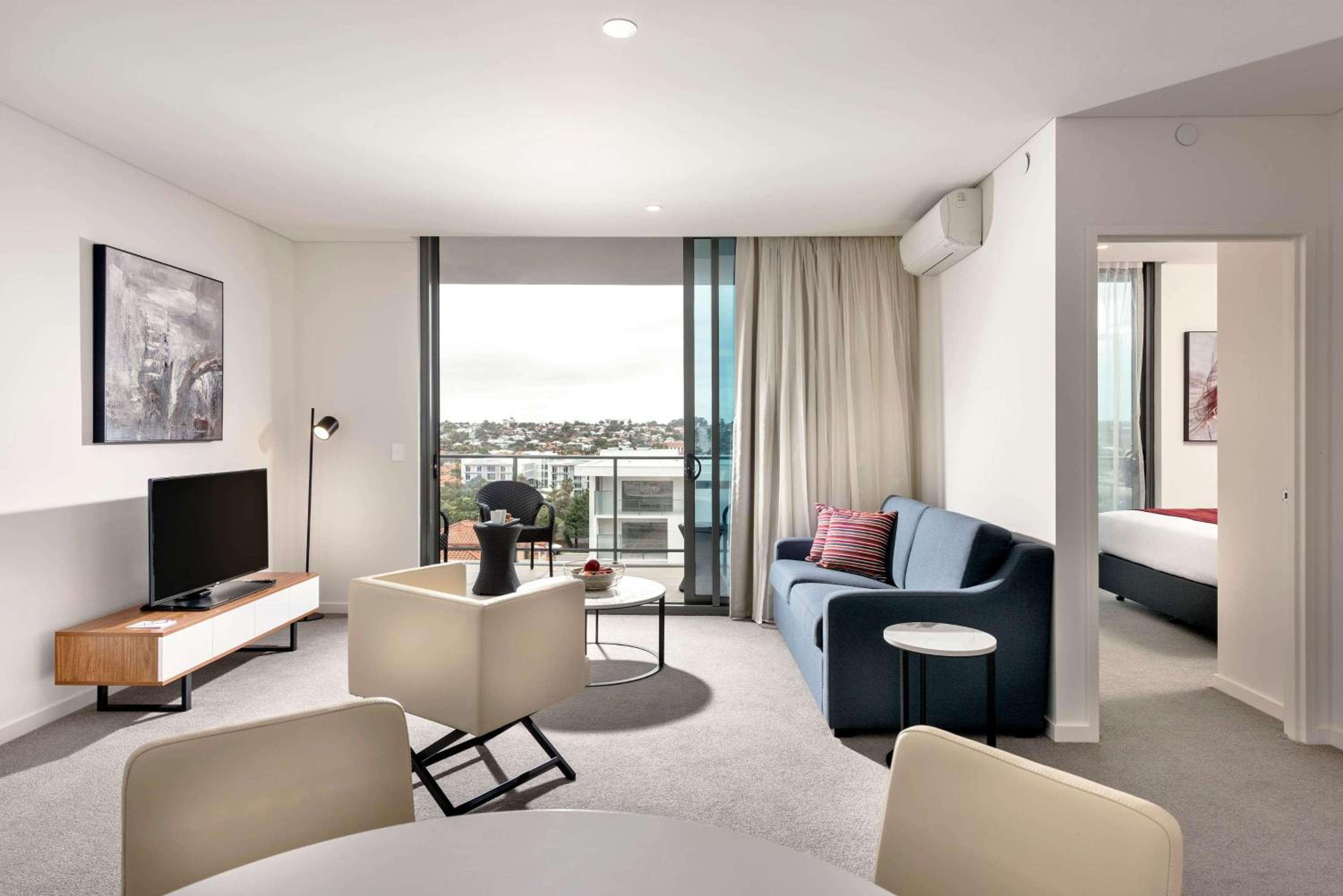 Two-Bedroom Suite - Non-Smoking thumbnail 6