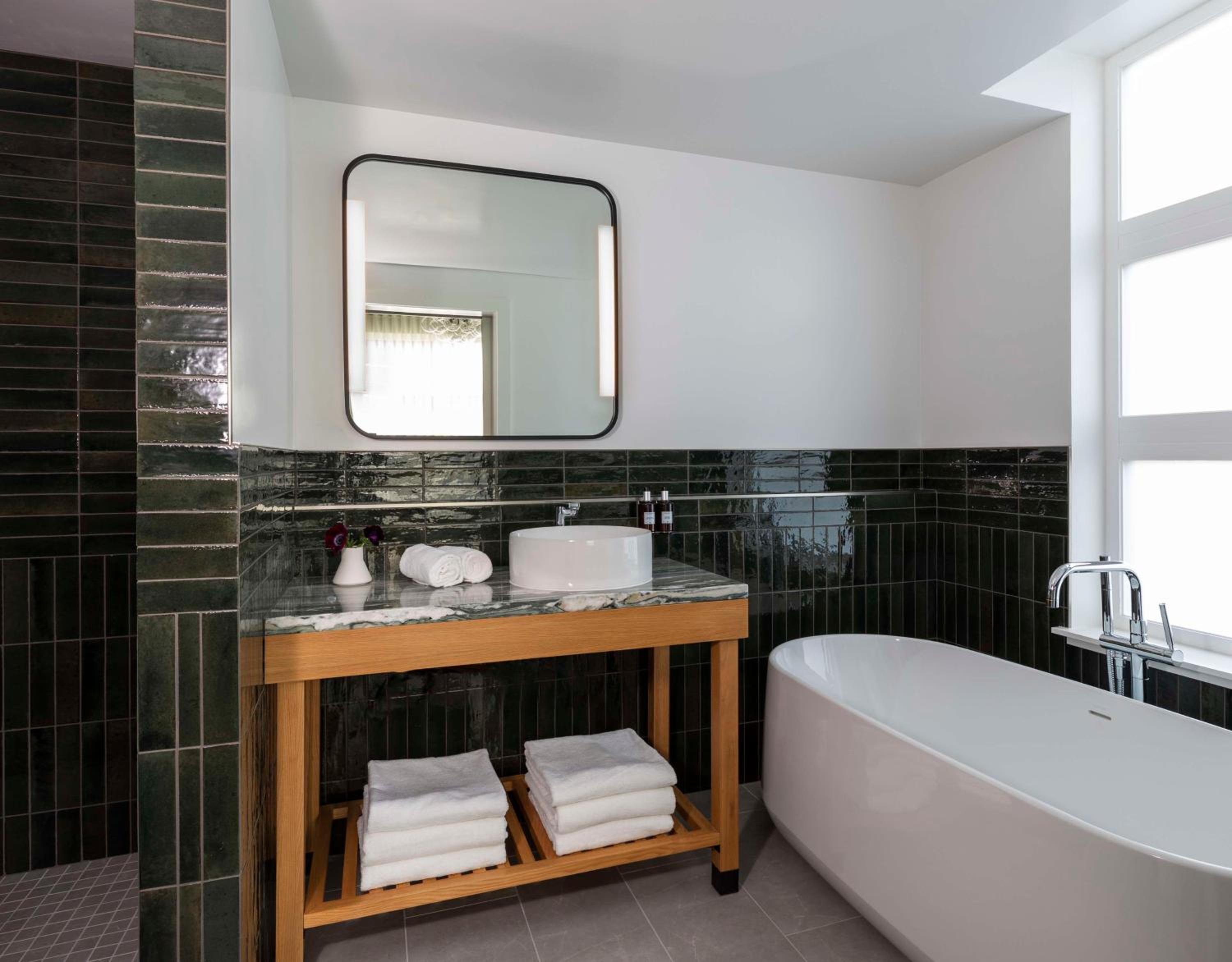 Suite - Photo 6