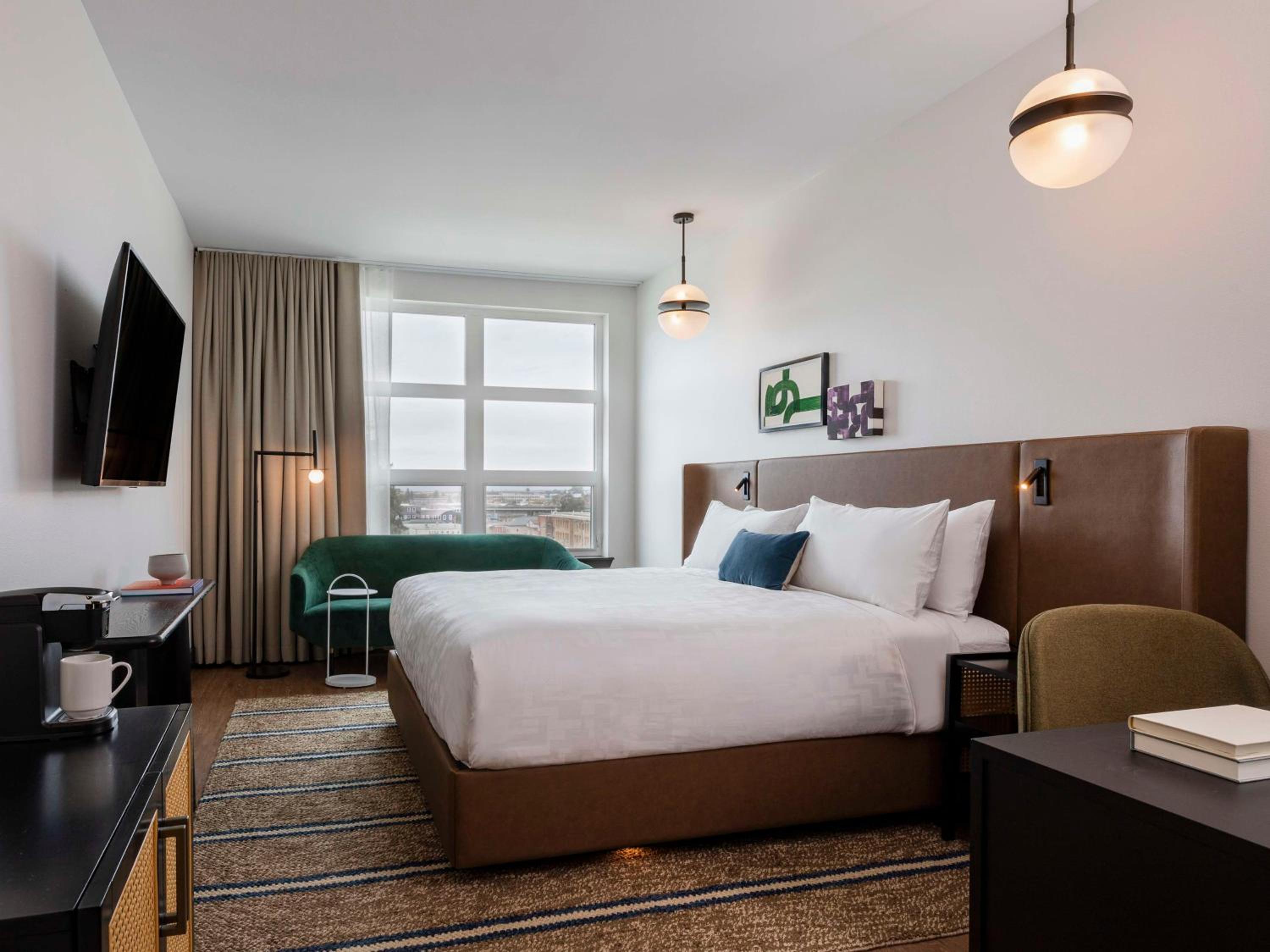 Uptown King Room - Photo 10