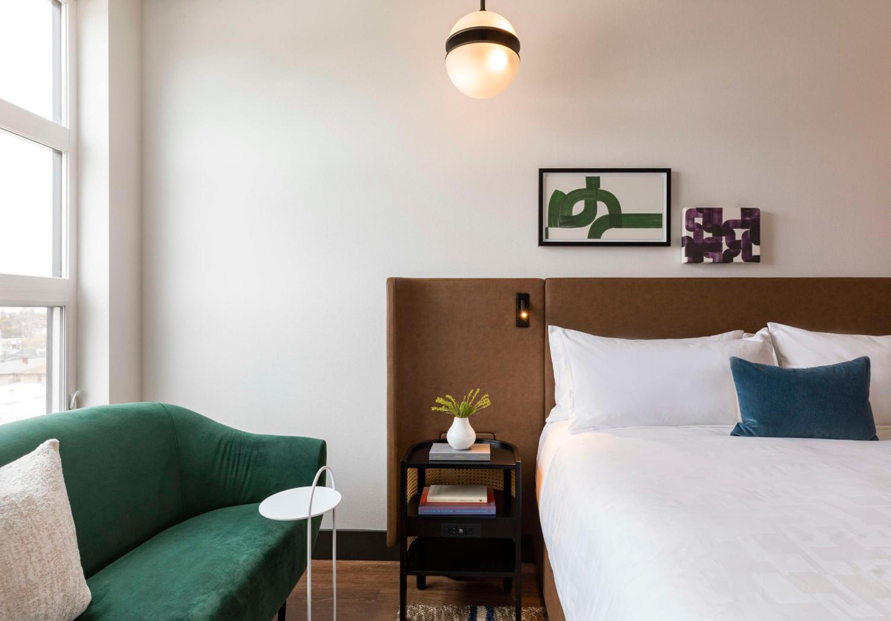 Uptown King Room - Photo 11