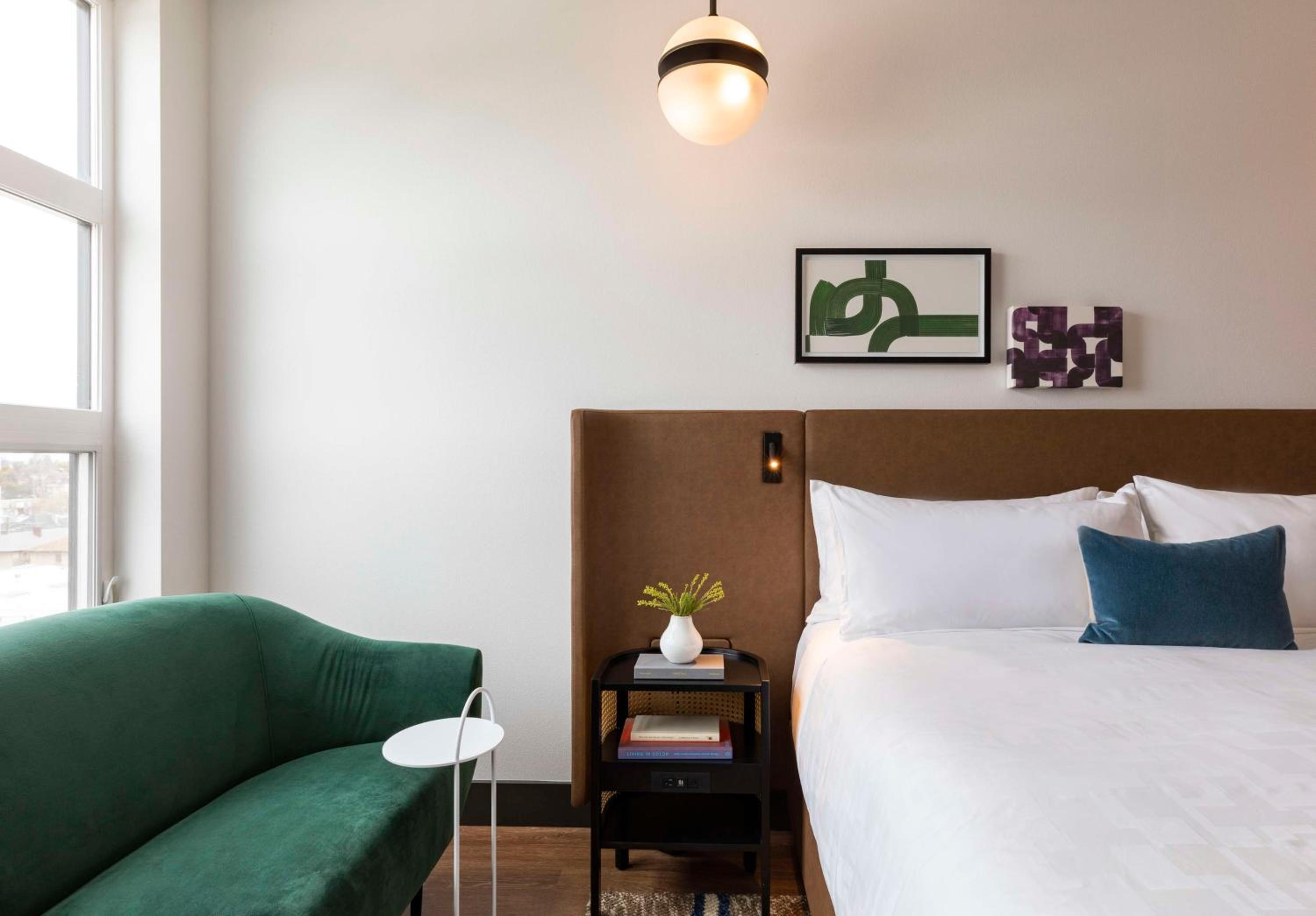 Uptown King Room - Photo 6
