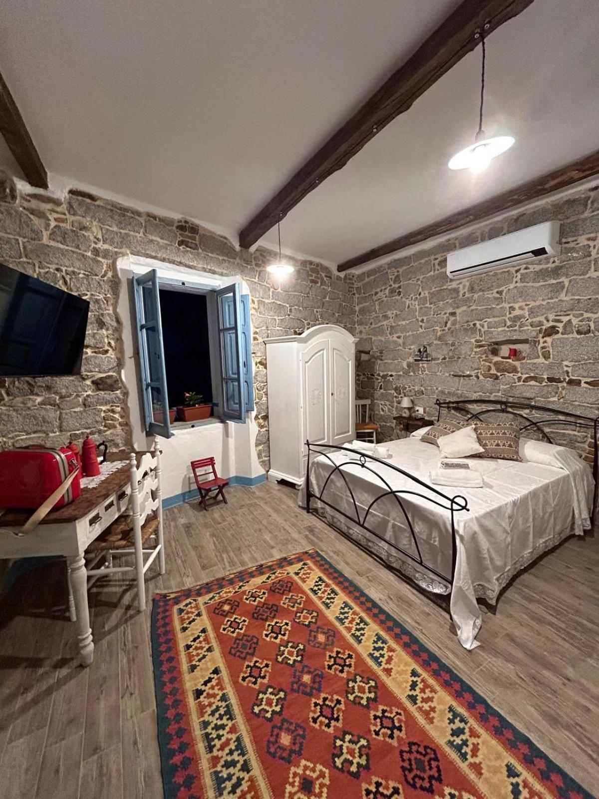 Triple Room with Private Bathroom photo 3
