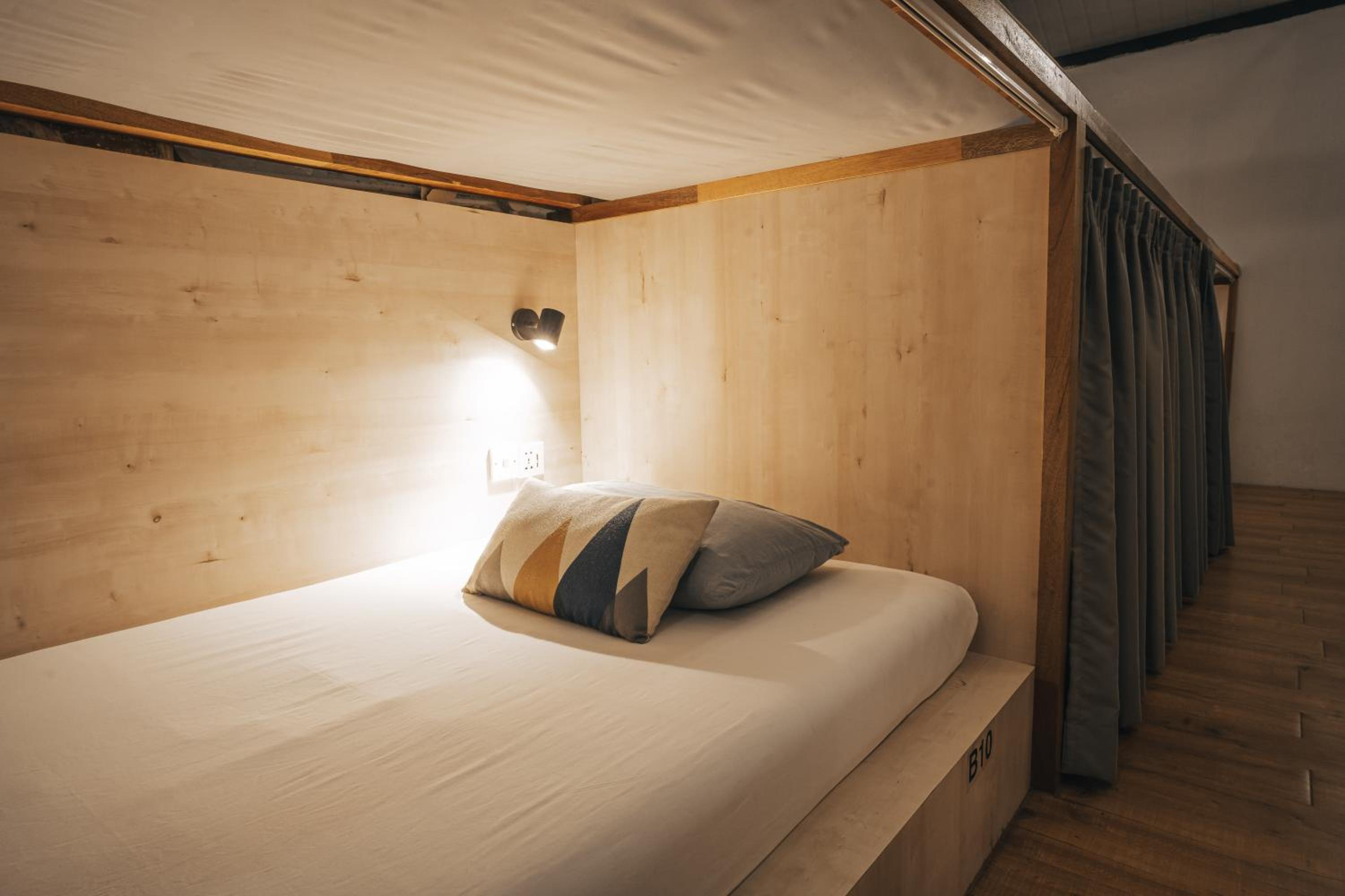 10-Beds Female Dormitory (Capsule Style) photo 1
