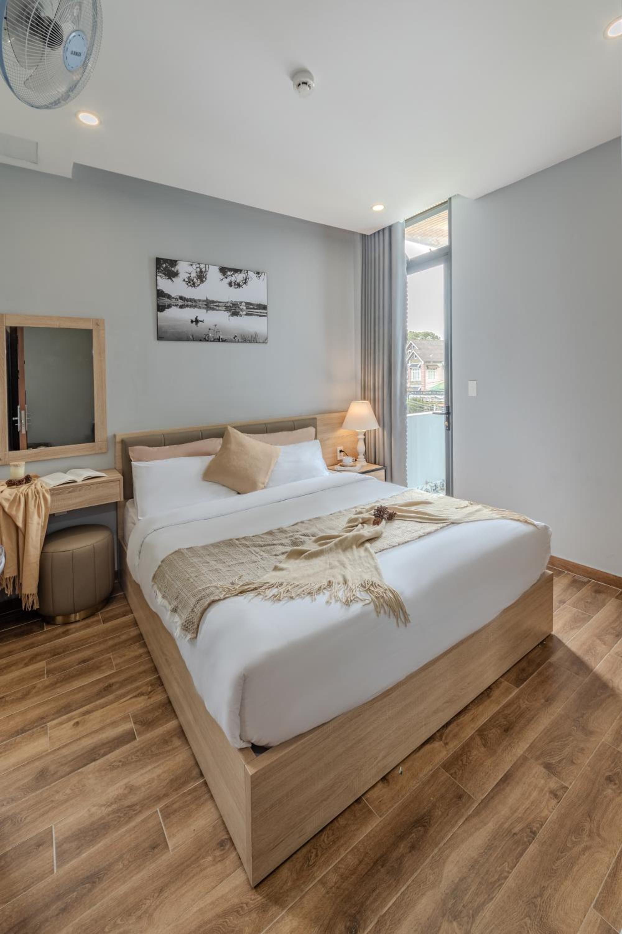 Queen Room with Balcony photo 3