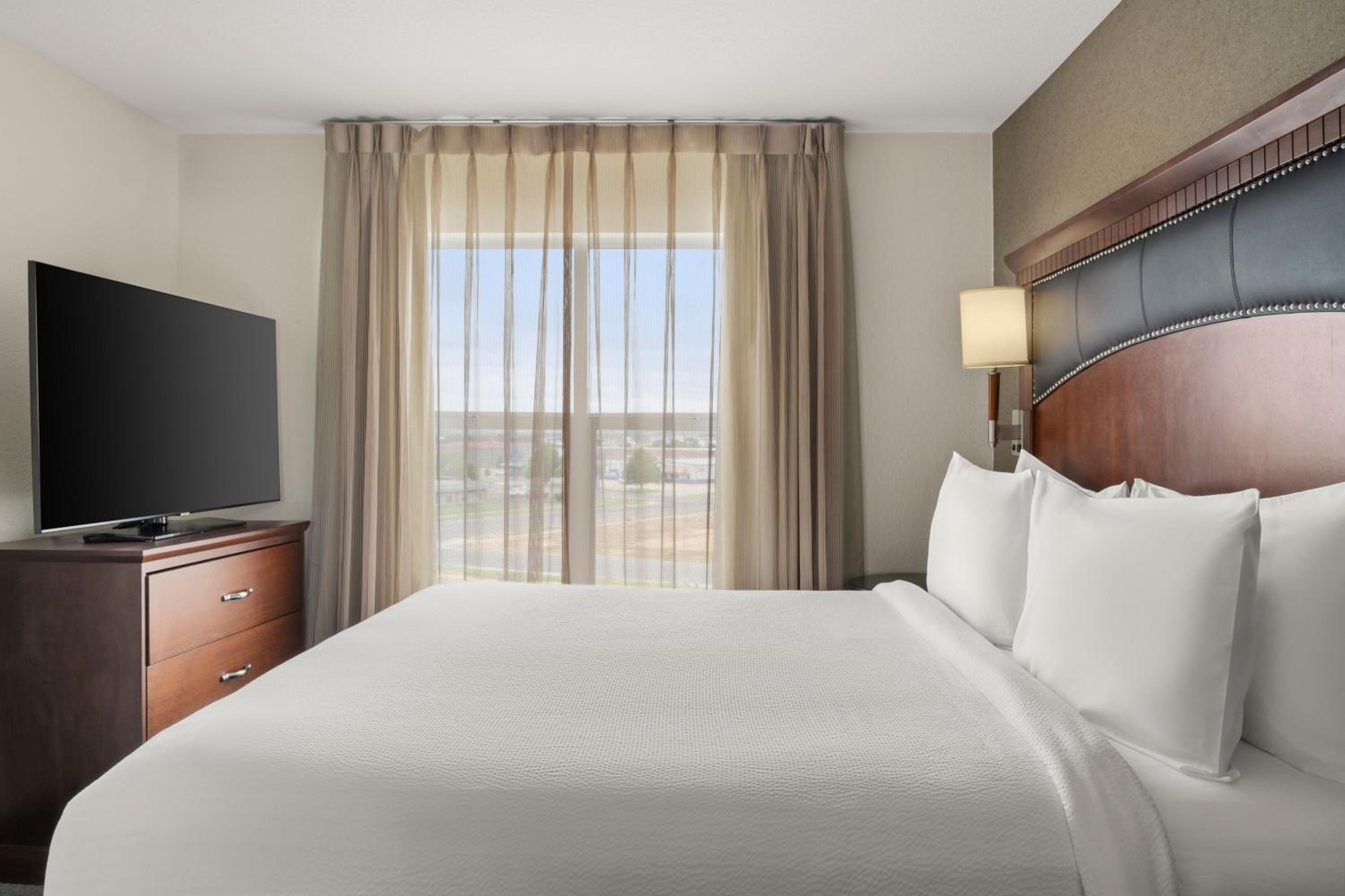 2 Bedroom Larger Suite - Photo 4