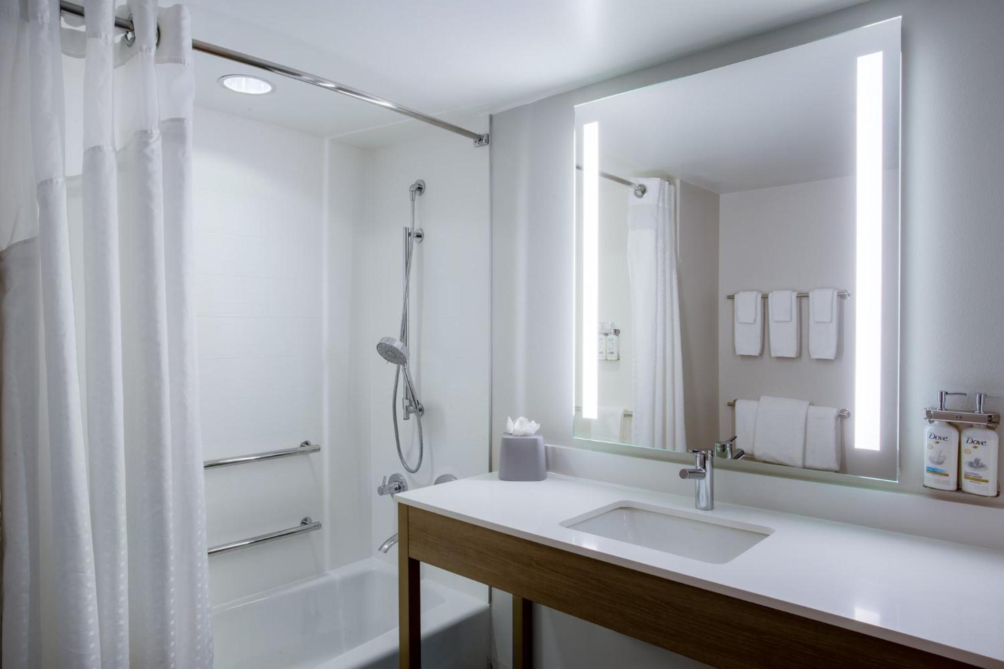 King Room - Mobility Access/Hearing Accessible - Photo 2
