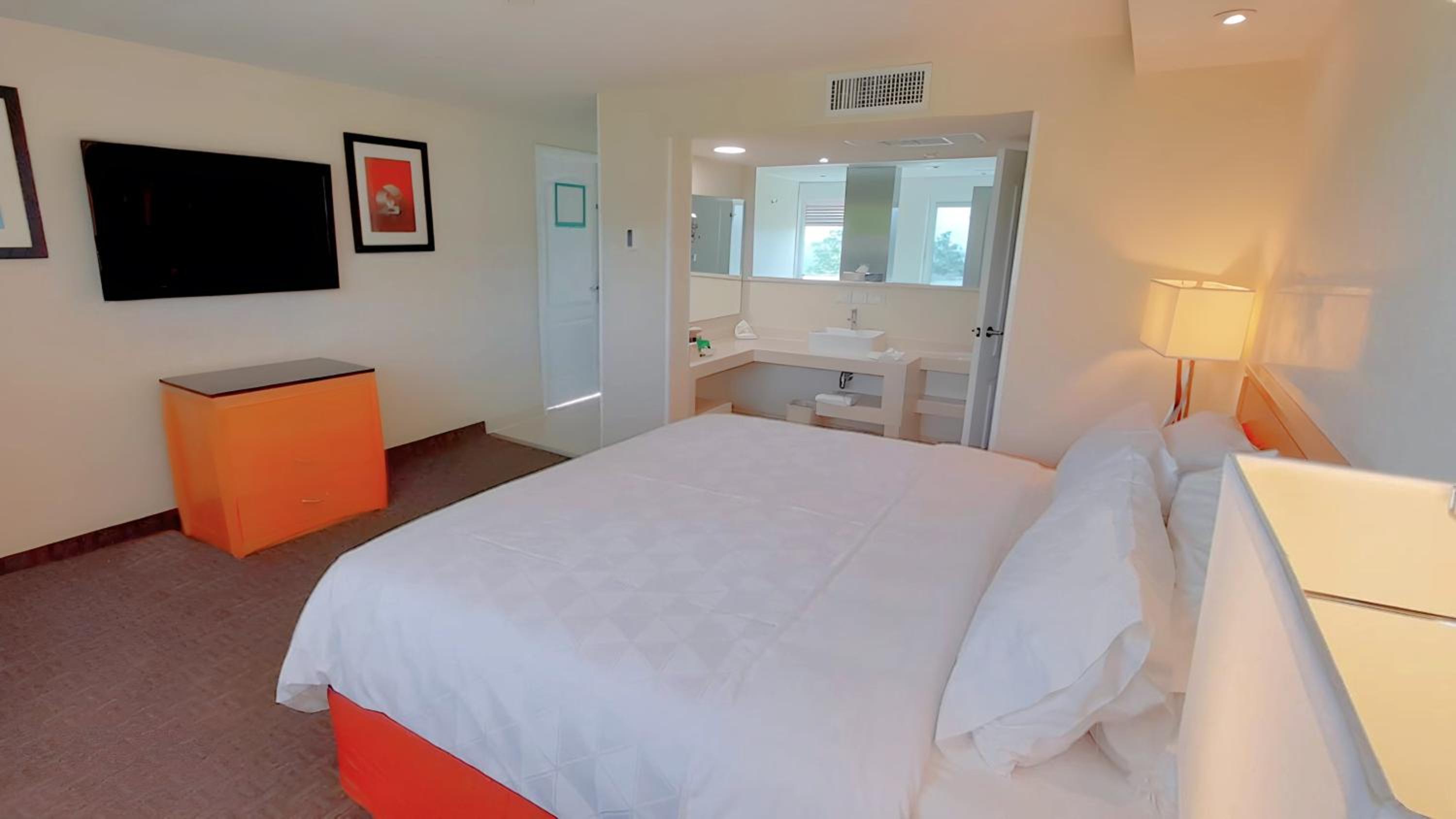 One-Bedroom King Suite
