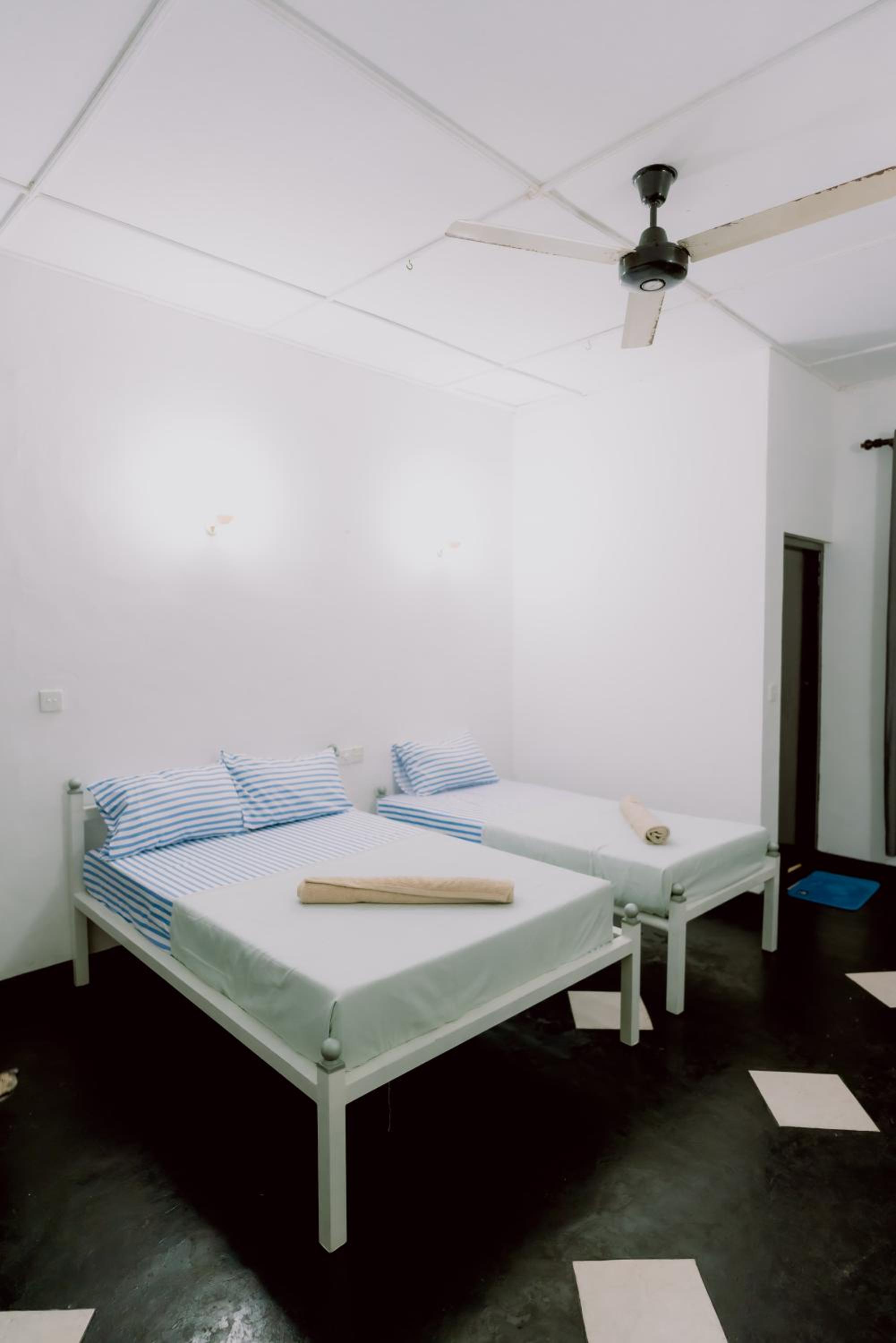 Double Room with Balcony - Photo 4