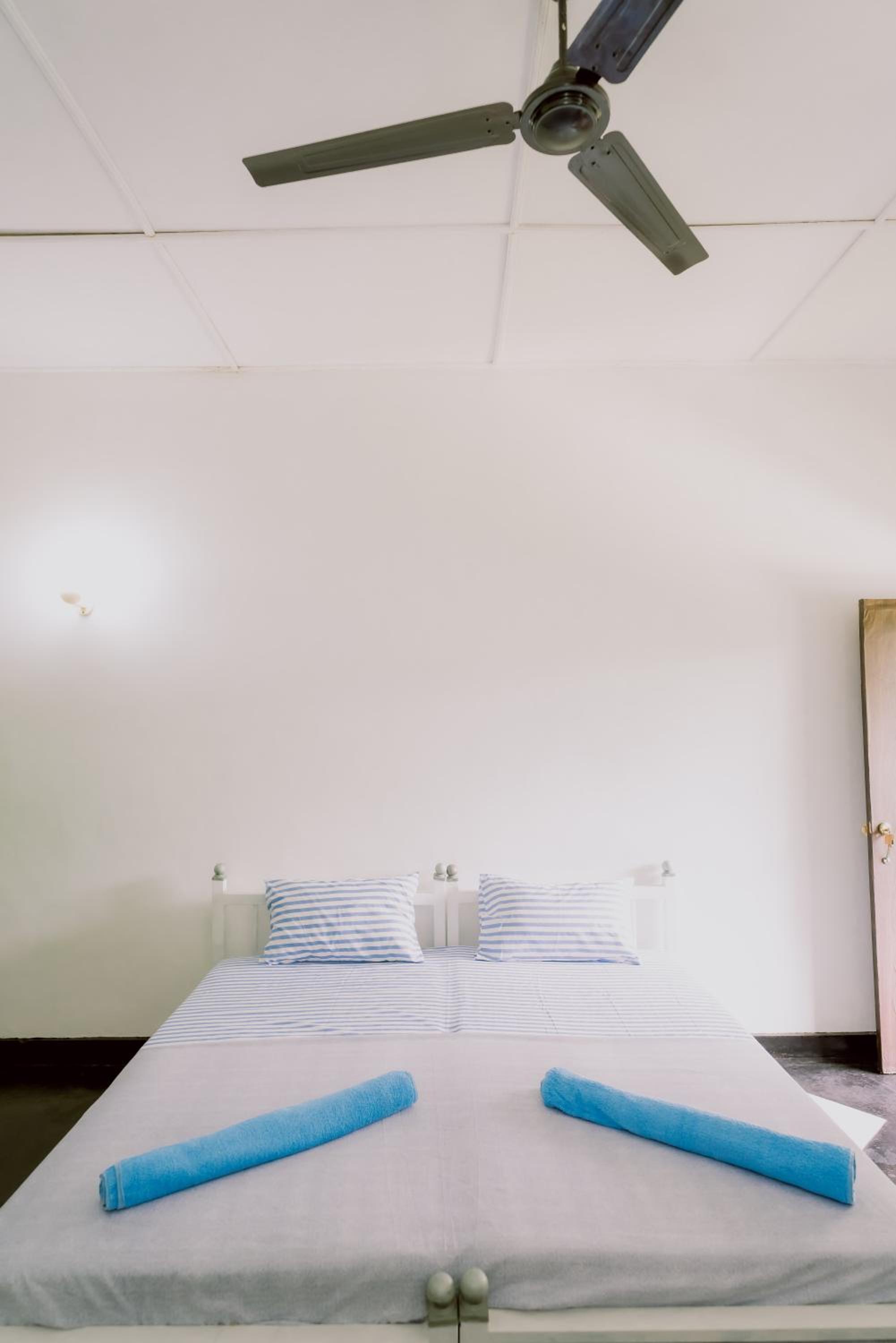 Double Room with Balcony - Photo 3