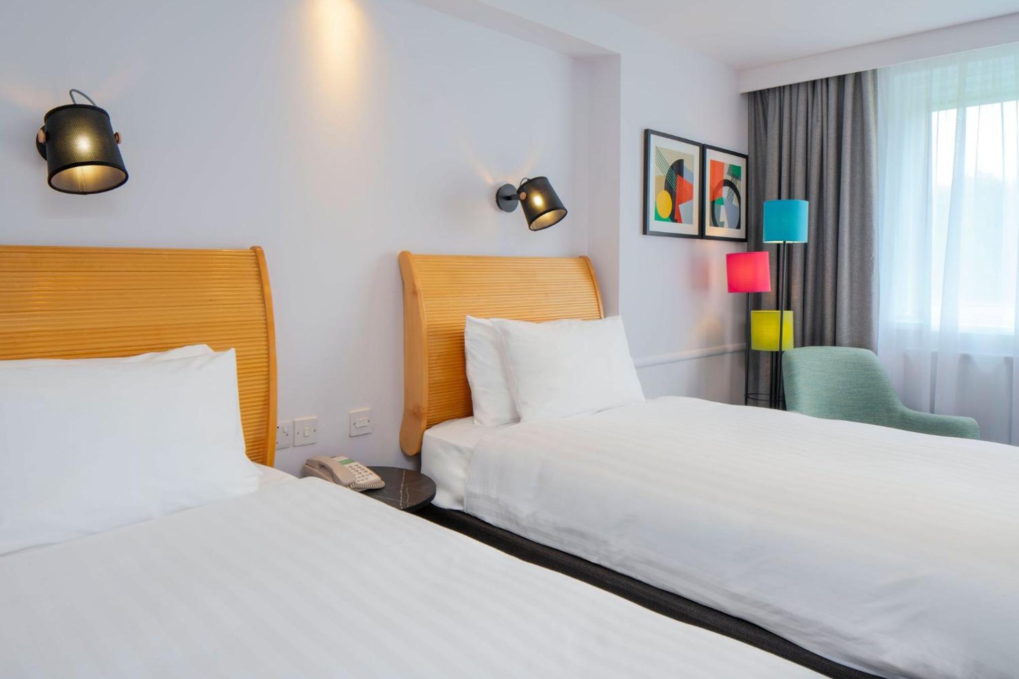 Standard Room with Two Single Beds - Photo 11