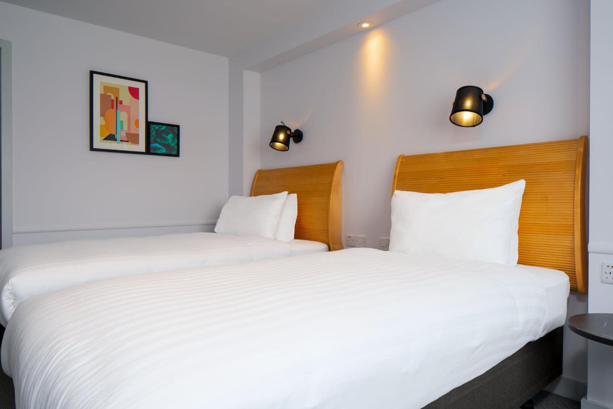 Standard Room with Two Single Beds - Photo 12
