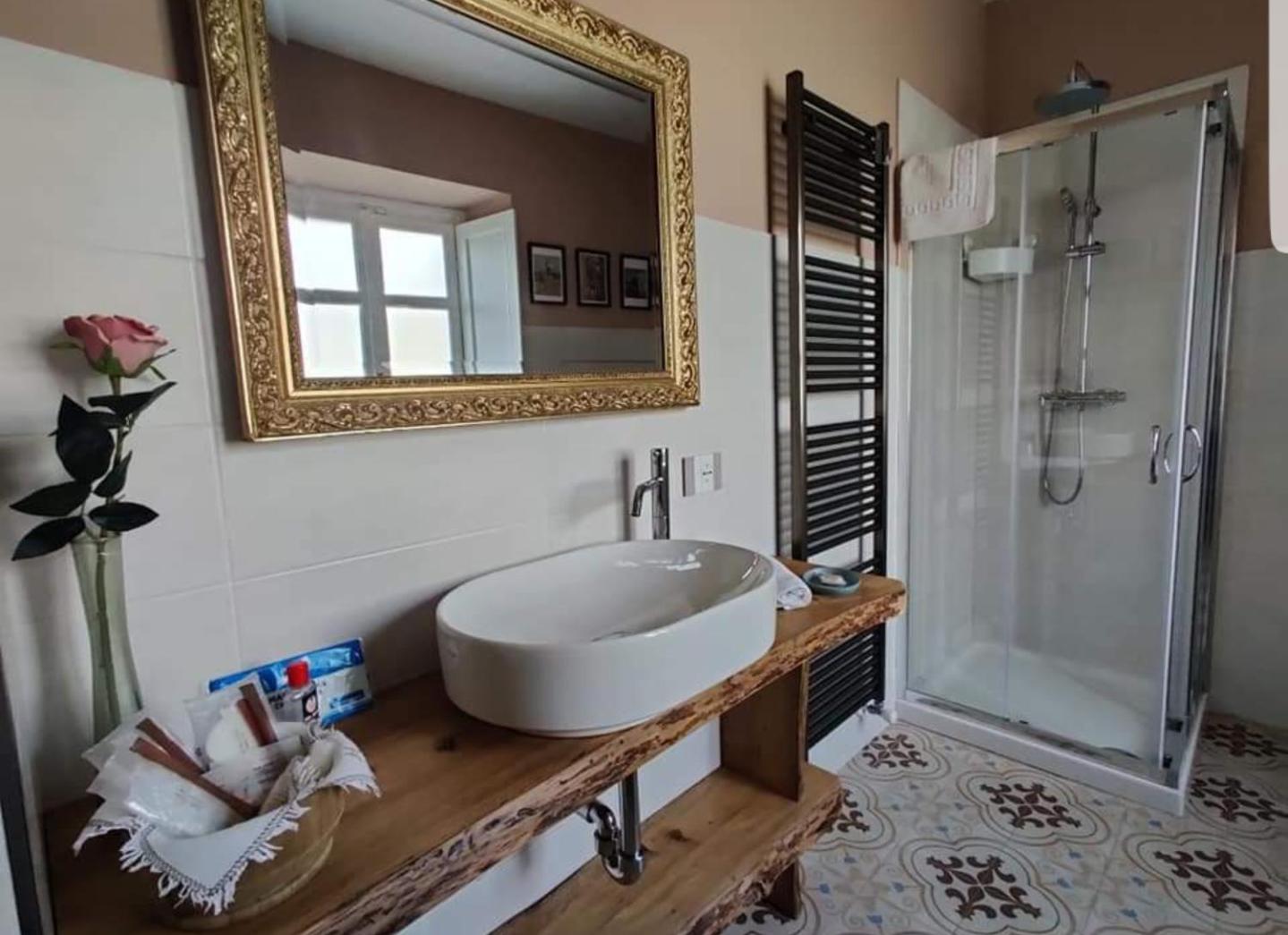 Double Room with Private Bathroom - Photo 3