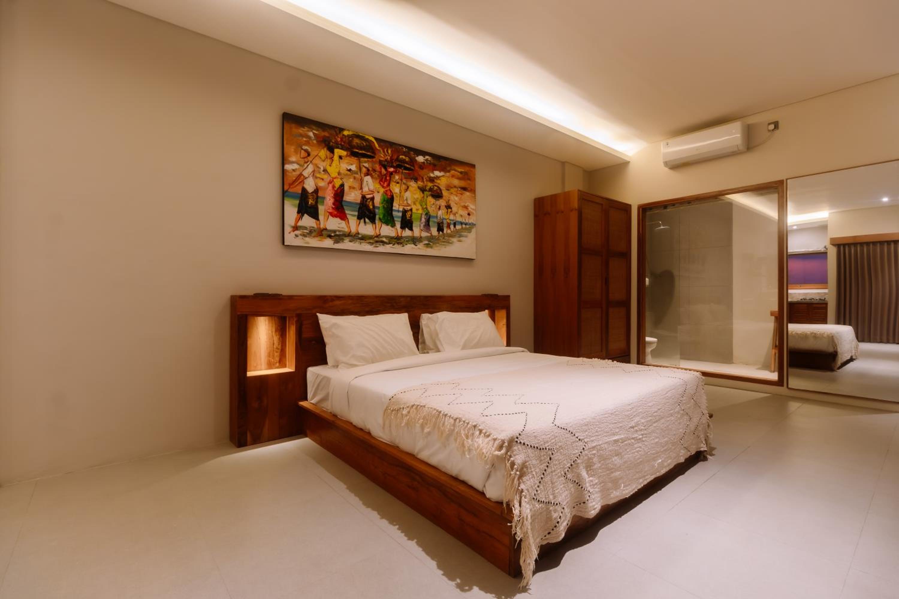 Deluxe Suite - Photo 13