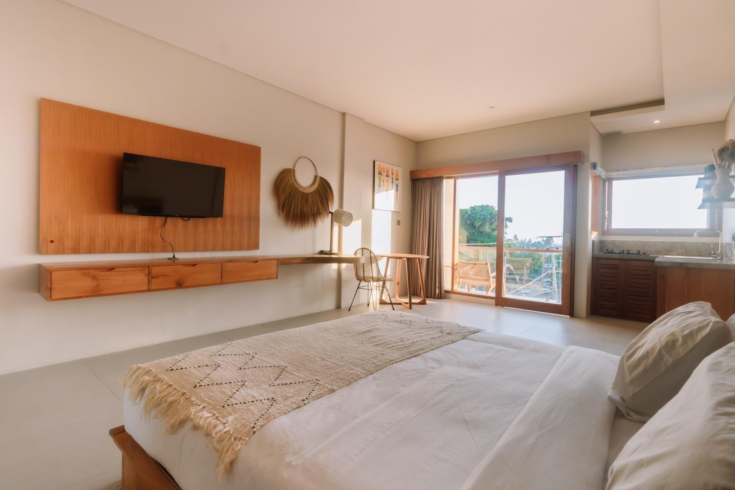 Deluxe Suite - Photo 8