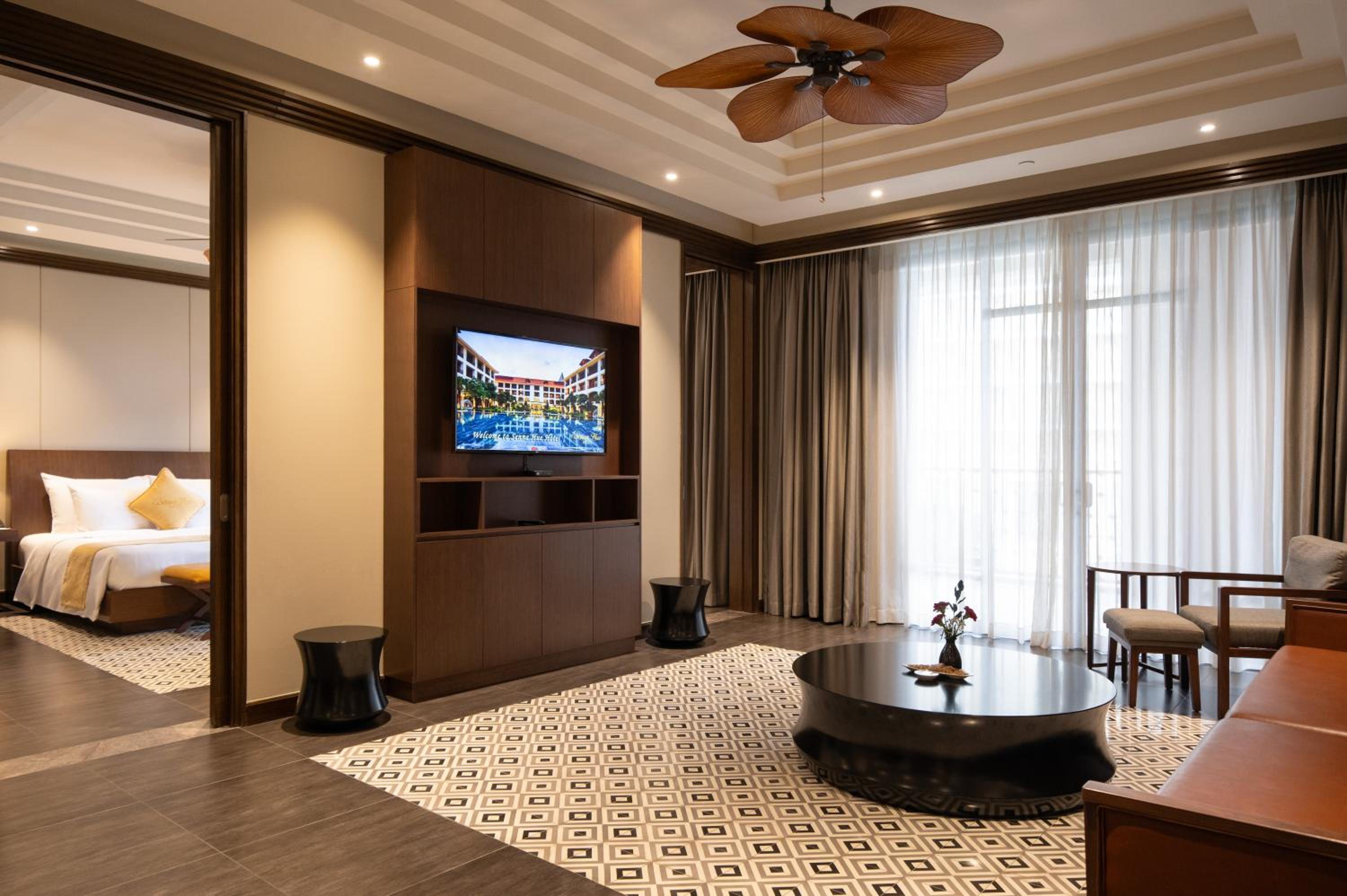 Executive Suite thumbnail 6