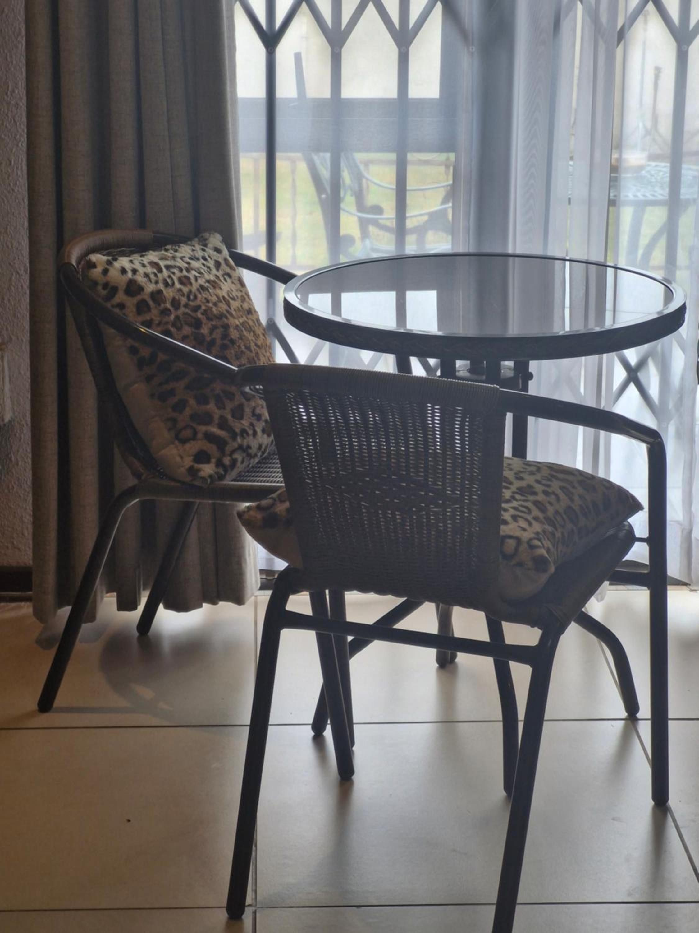 Double Room with Patio - Photo 14