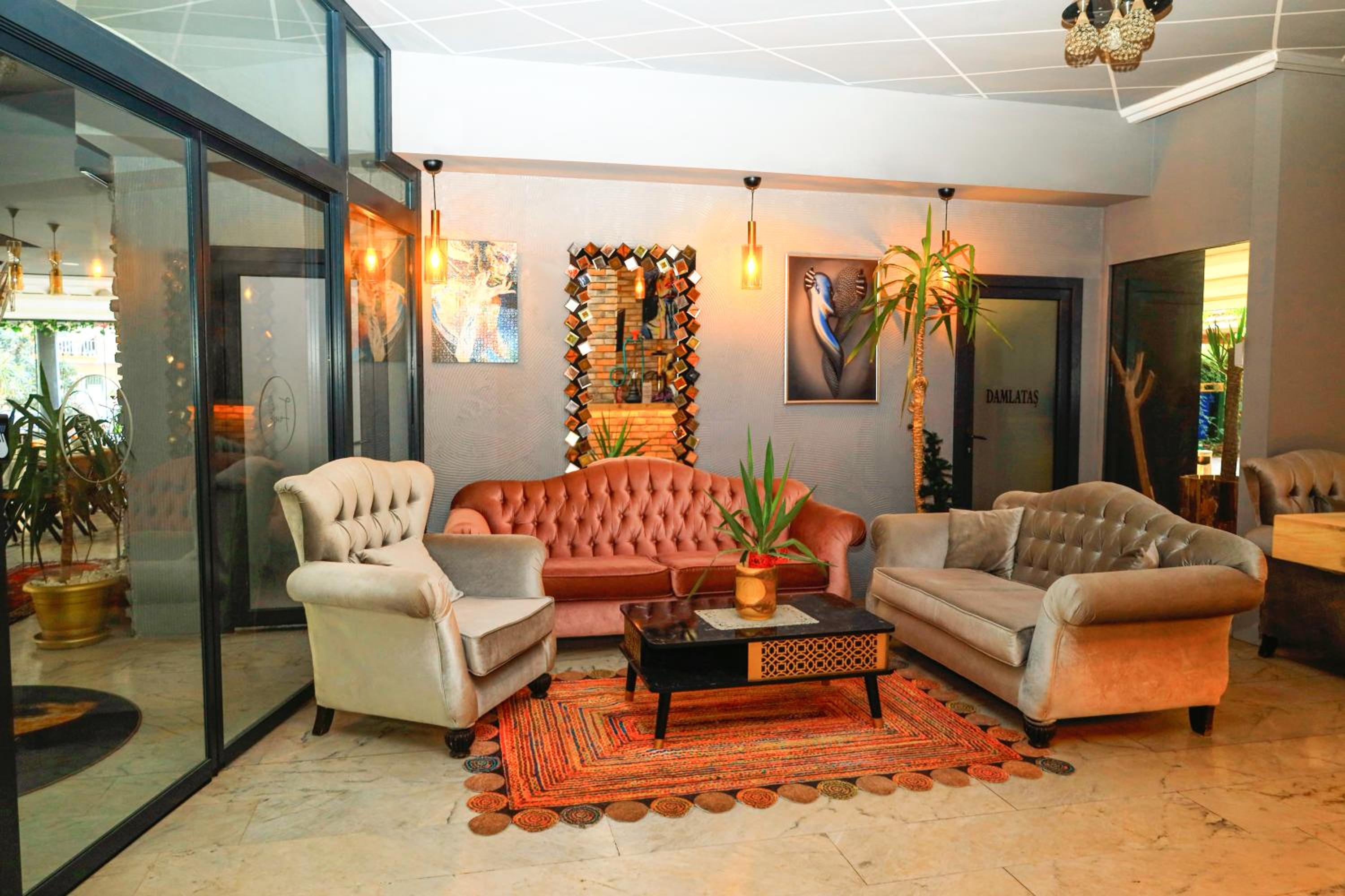 Family Suite with Balcony - Photo 18