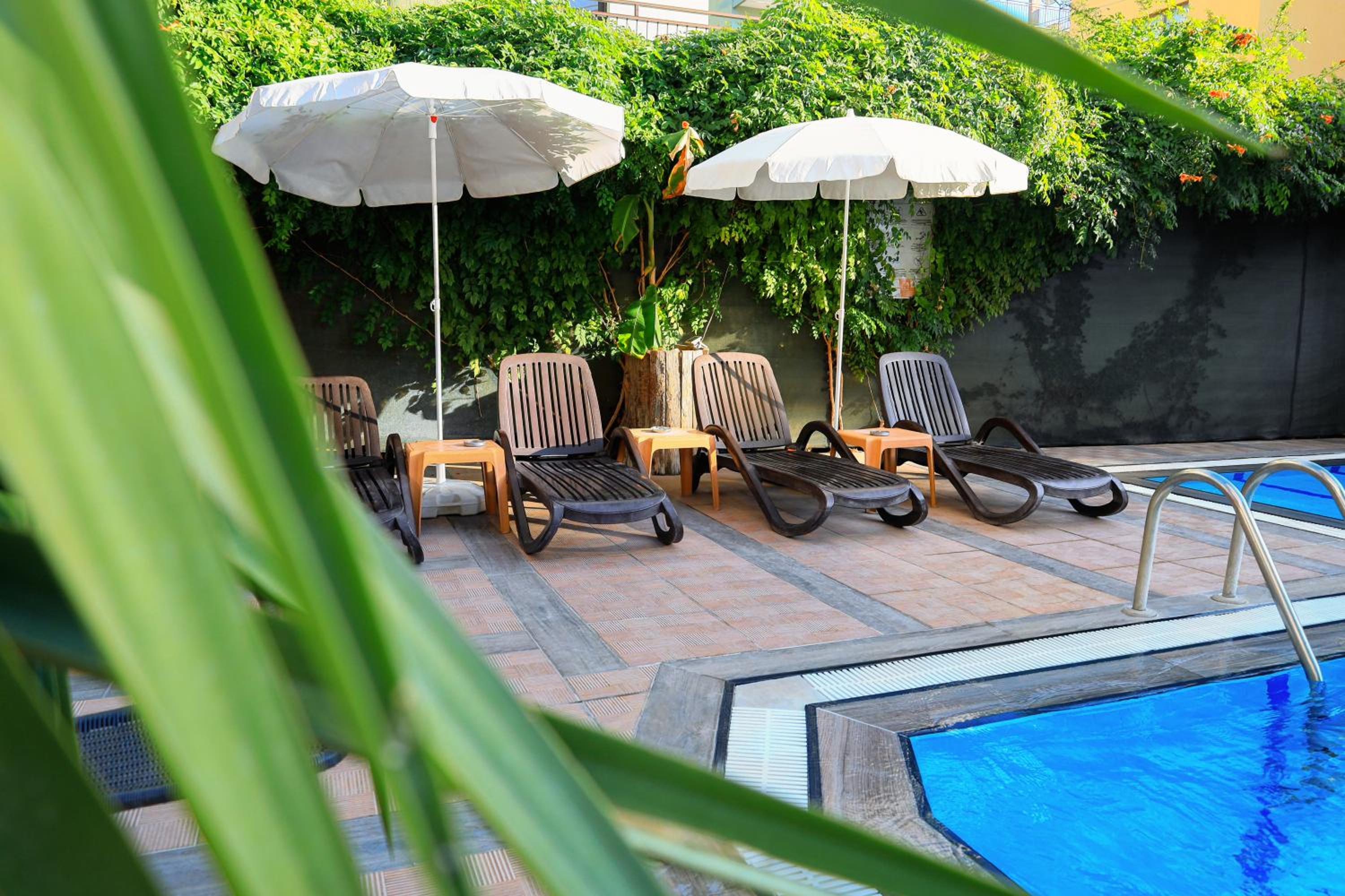 Family Suite with Balcony - Photo 16