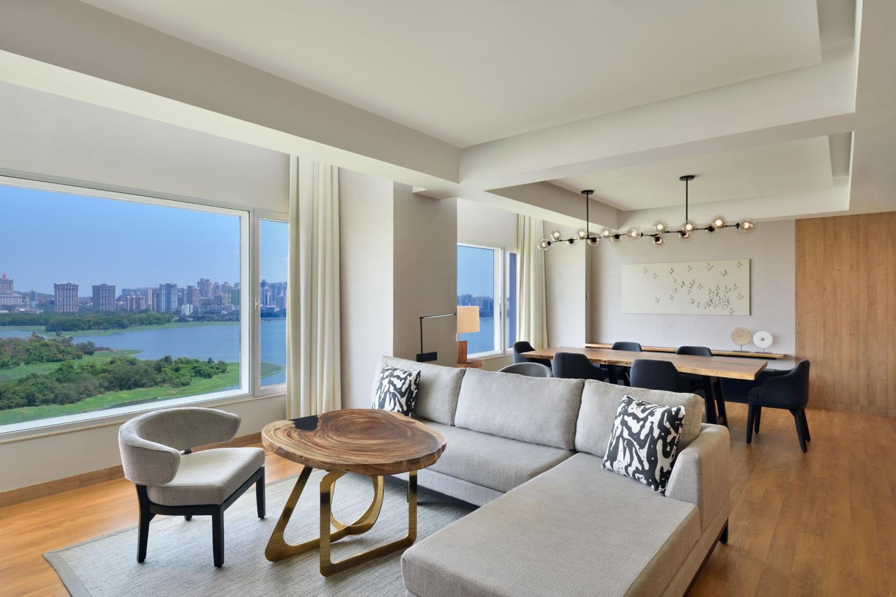 Westin Suite, 1 Bedroom Suite, 1 King, Lake view - Photo 6