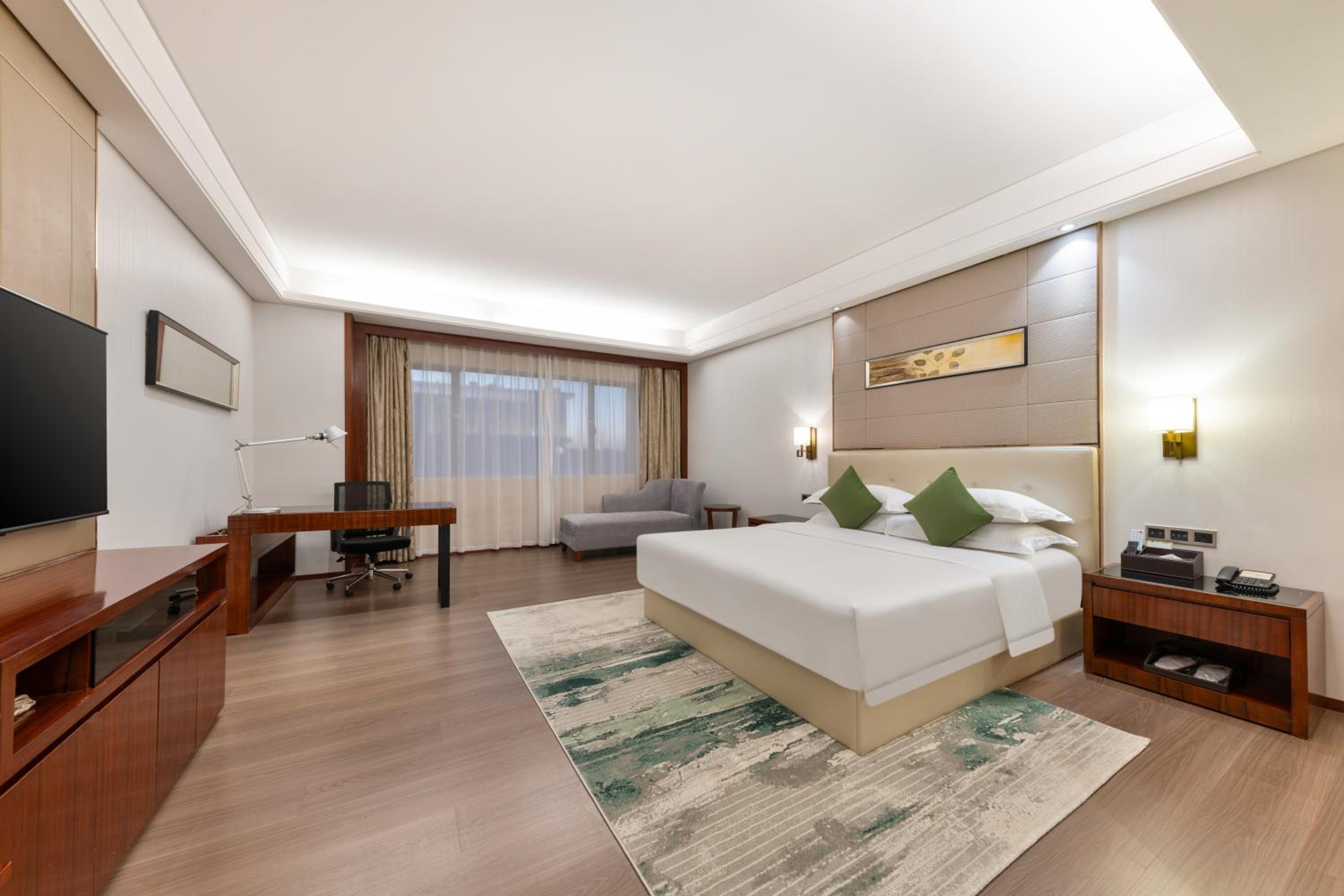 Deluxe Queen Room