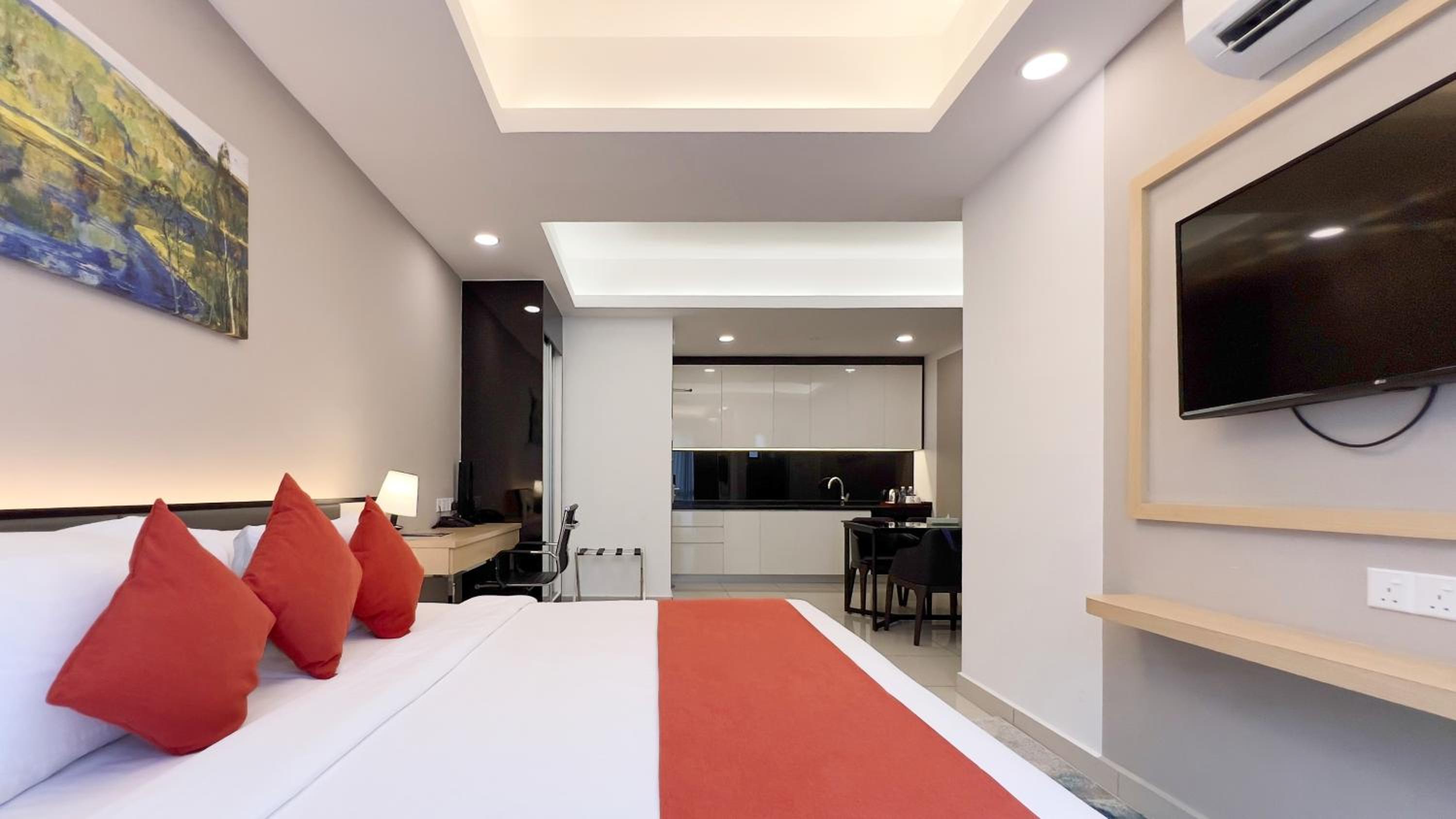 Deluxe King Room photo 2