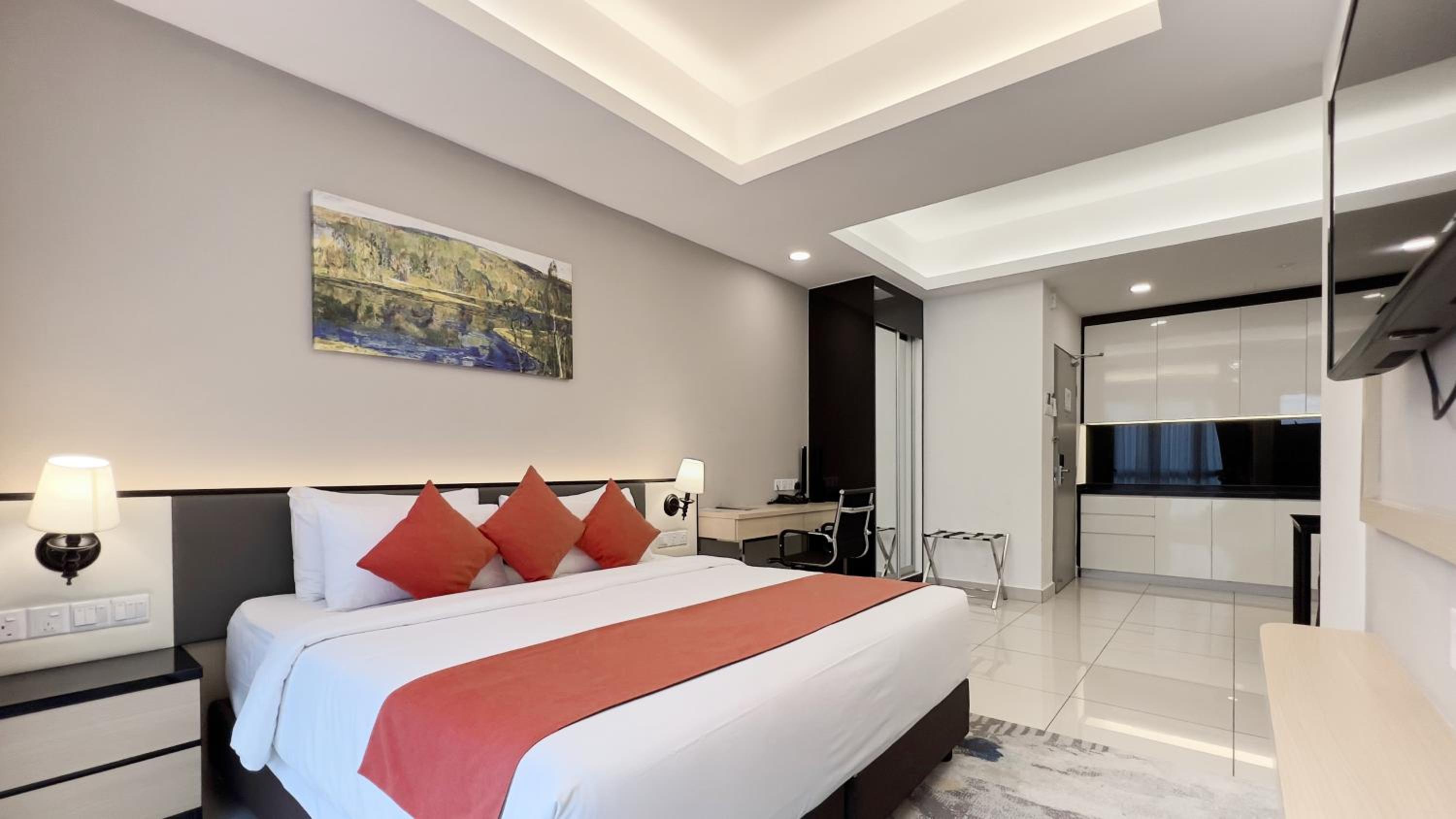Deluxe King Room photo 1
