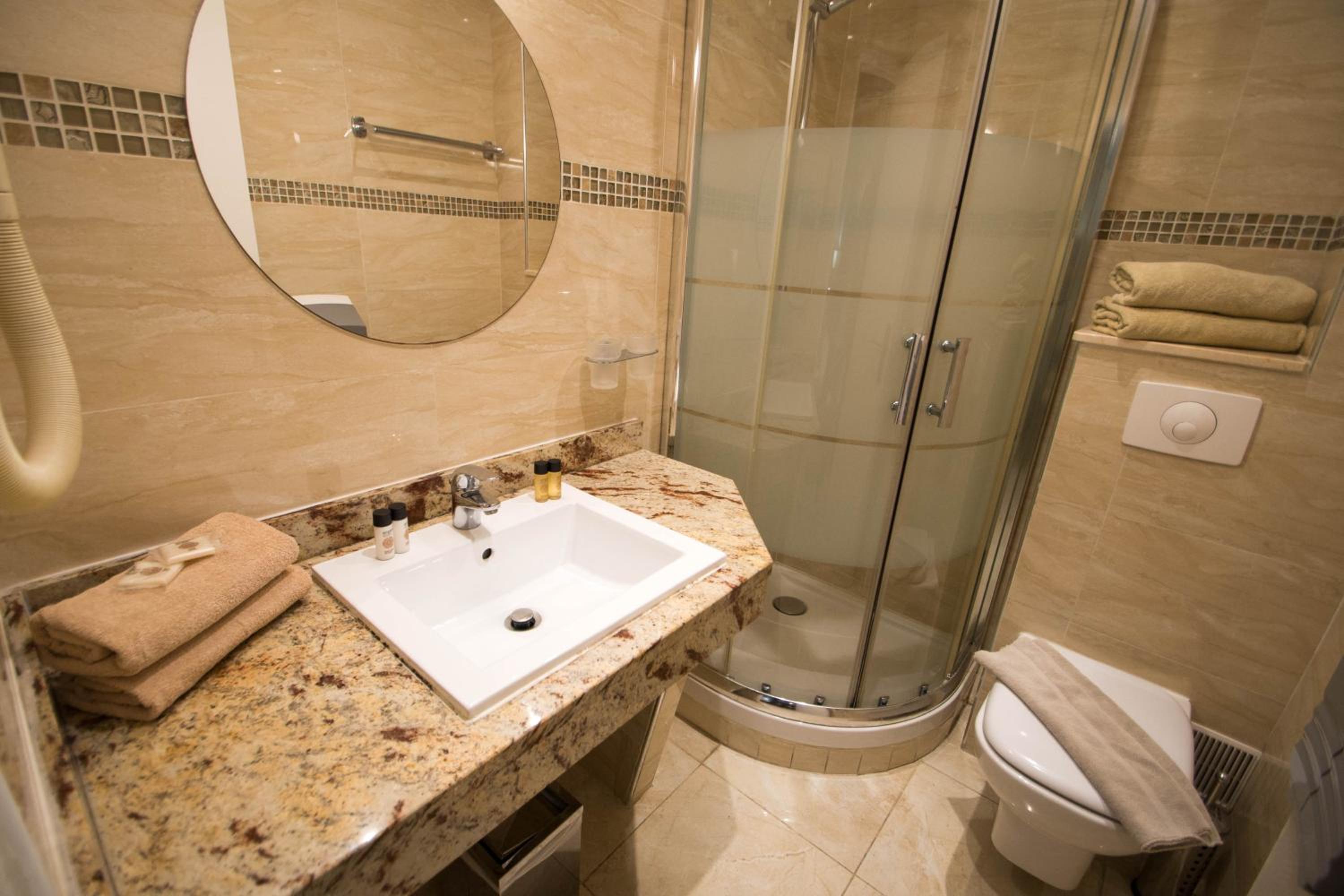 Double Room - Photo 15