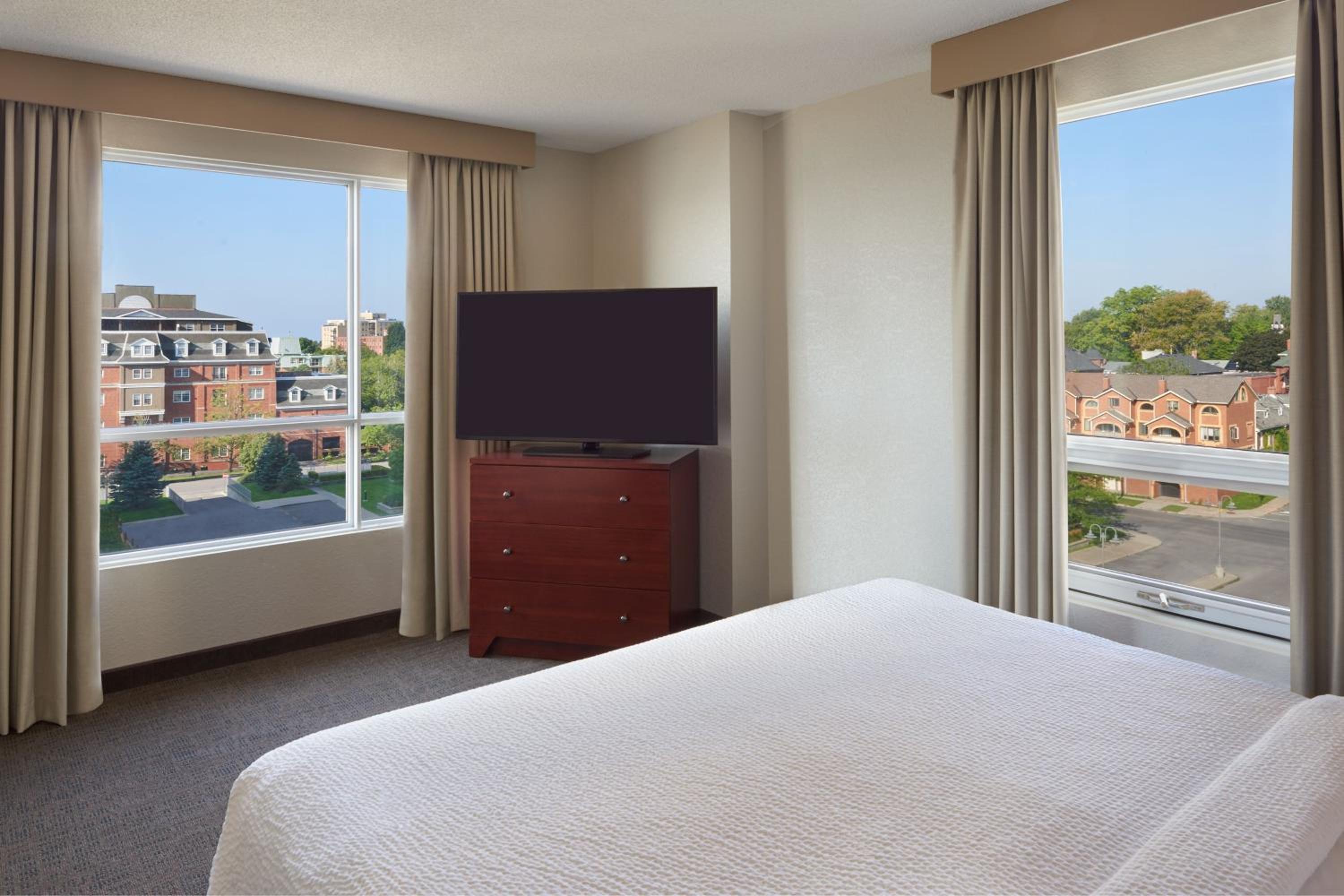 Two-Bedroom Suite with City View photo 1