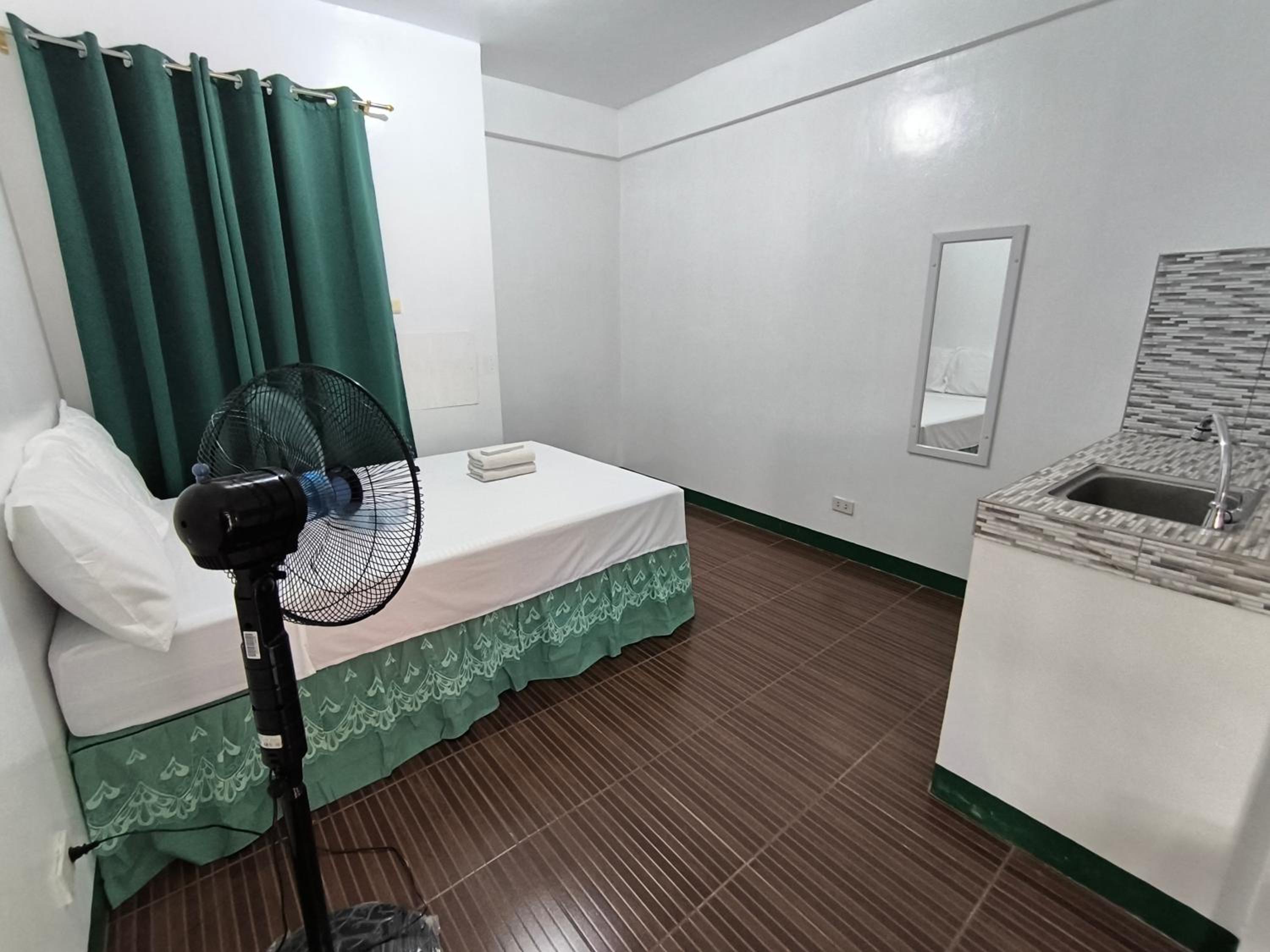 Budget Double Room photo 3