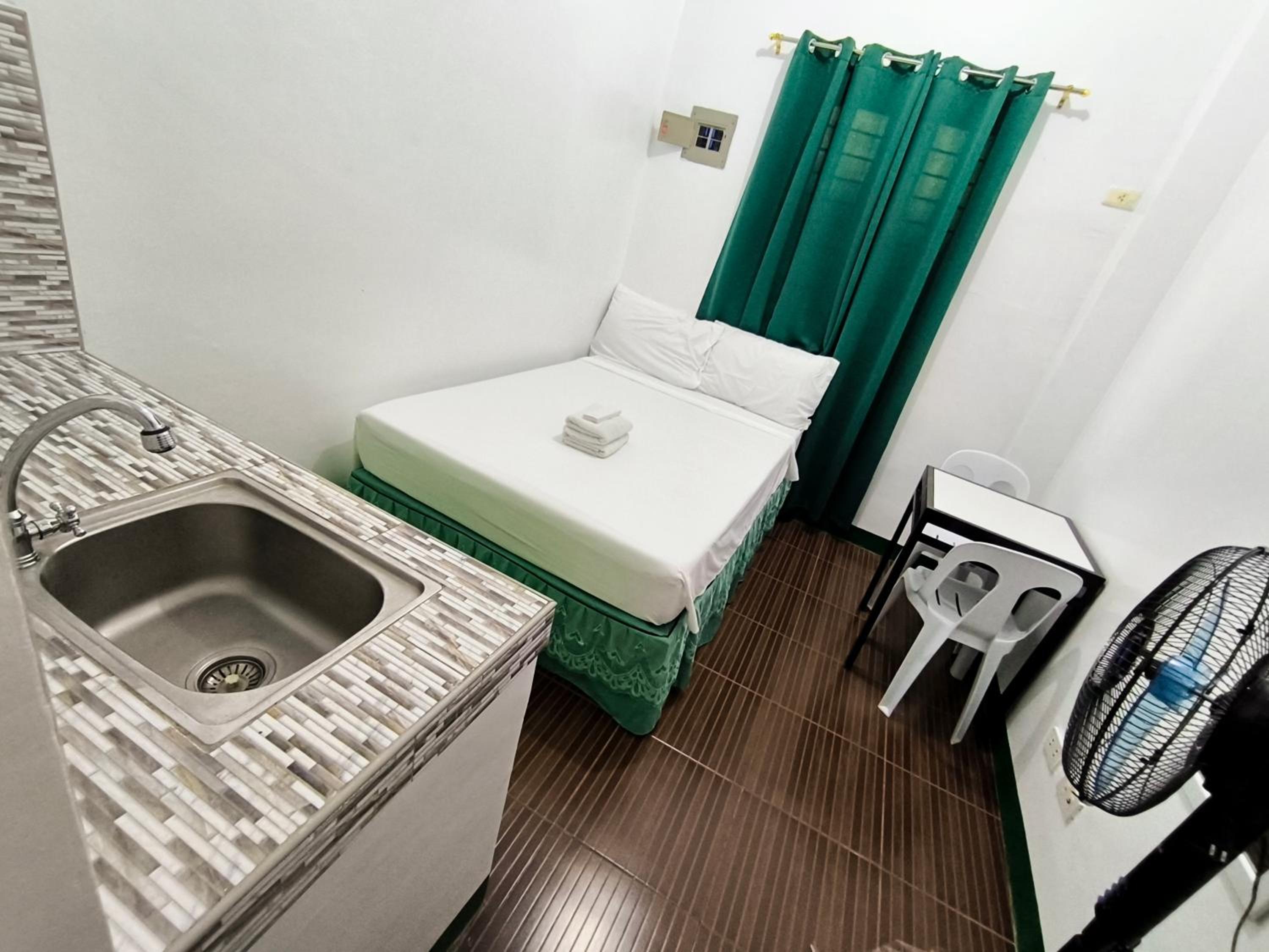 Budget Double Room photo 2