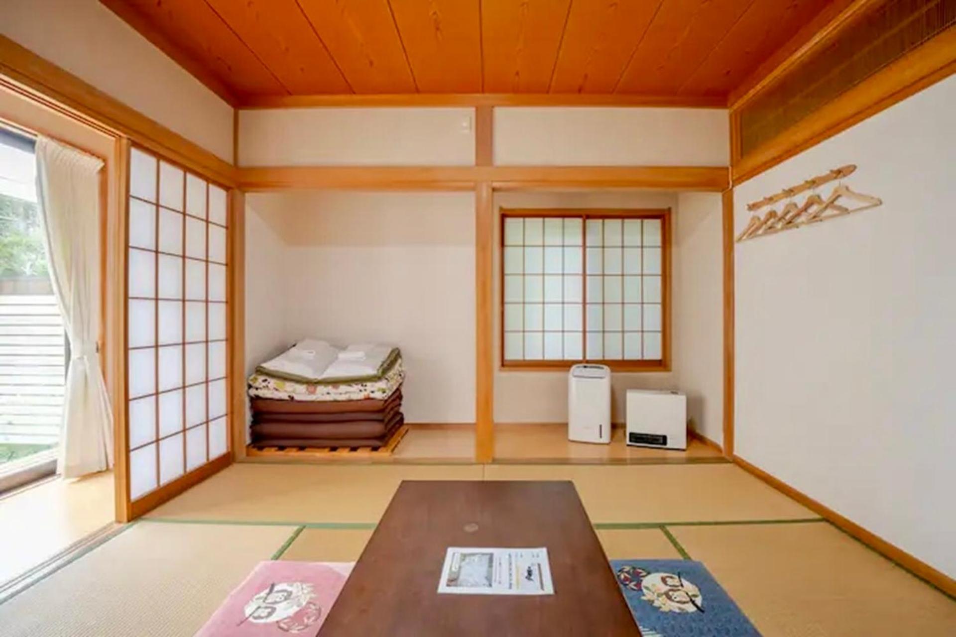 Standard Japanese-Style Family Room