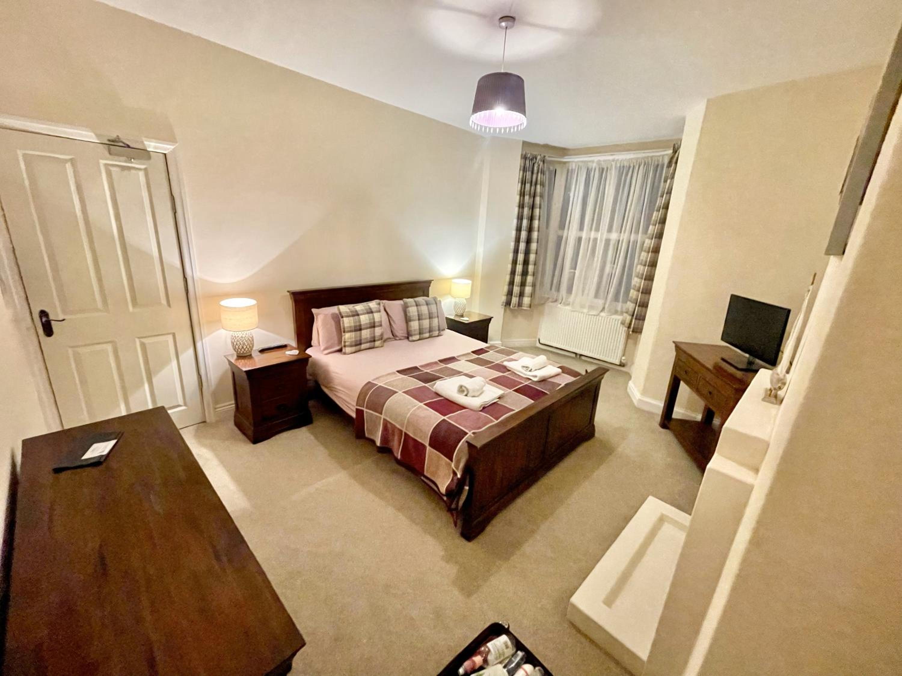 Seven-Bedroom House photo 3