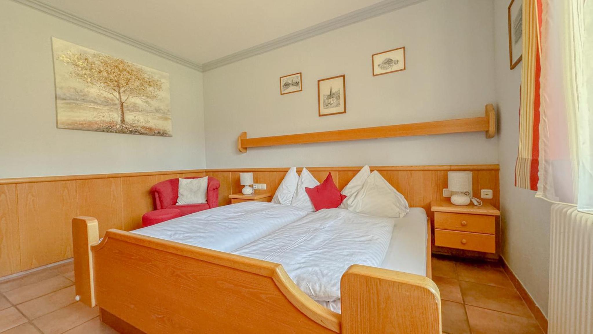 One-Bedroom Apartment with View photo 2