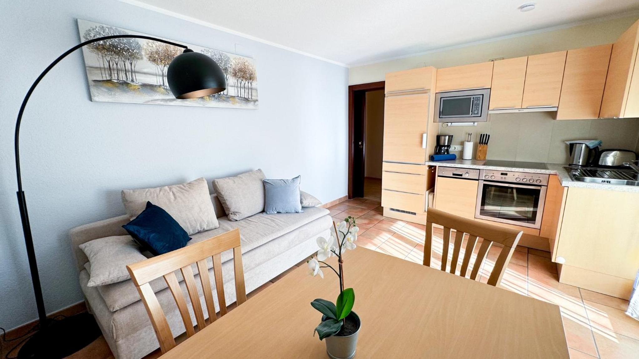One-Bedroom Apartment with View photo 3
