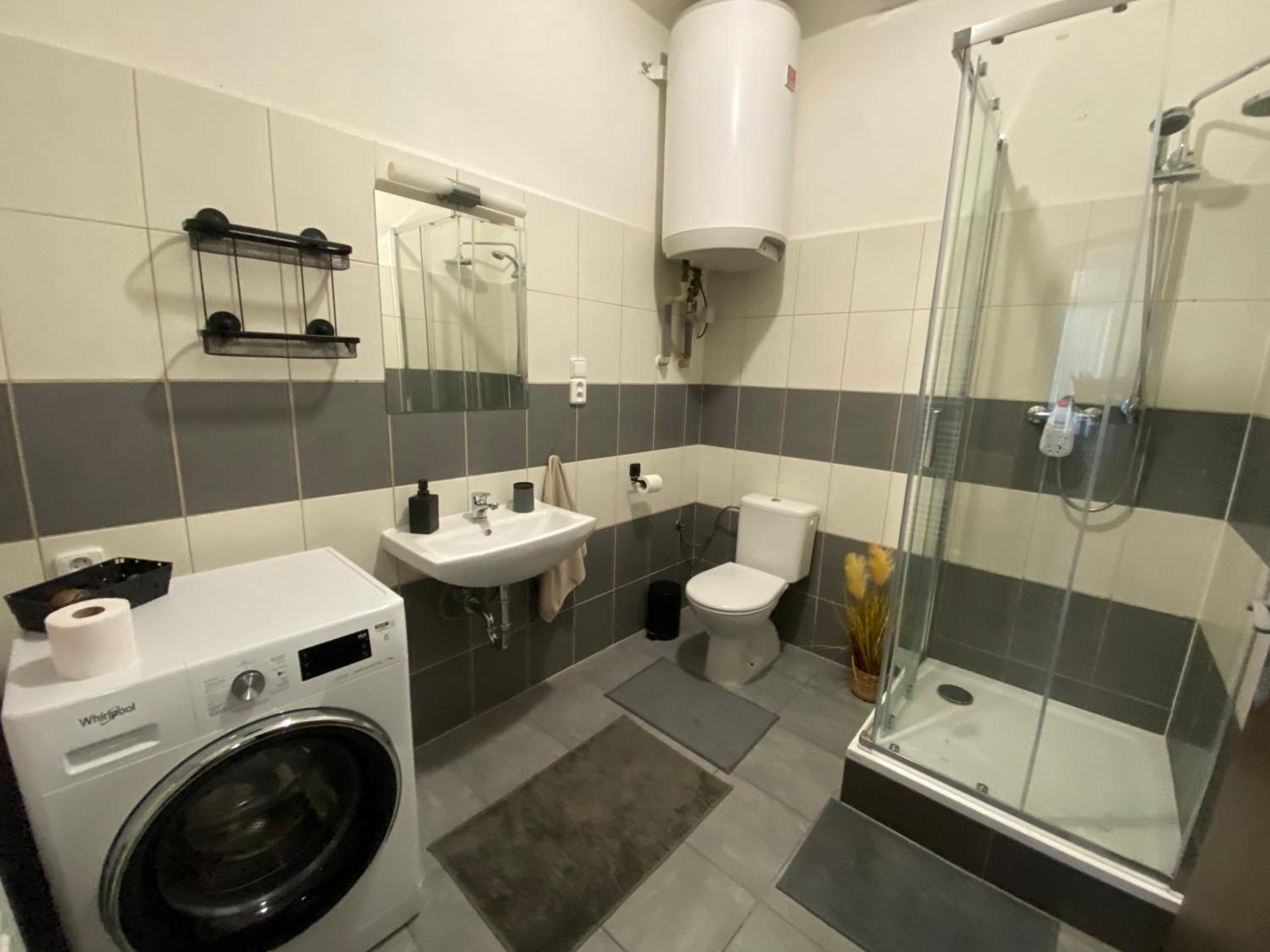 One-Bedroom Apartment - Photo 28