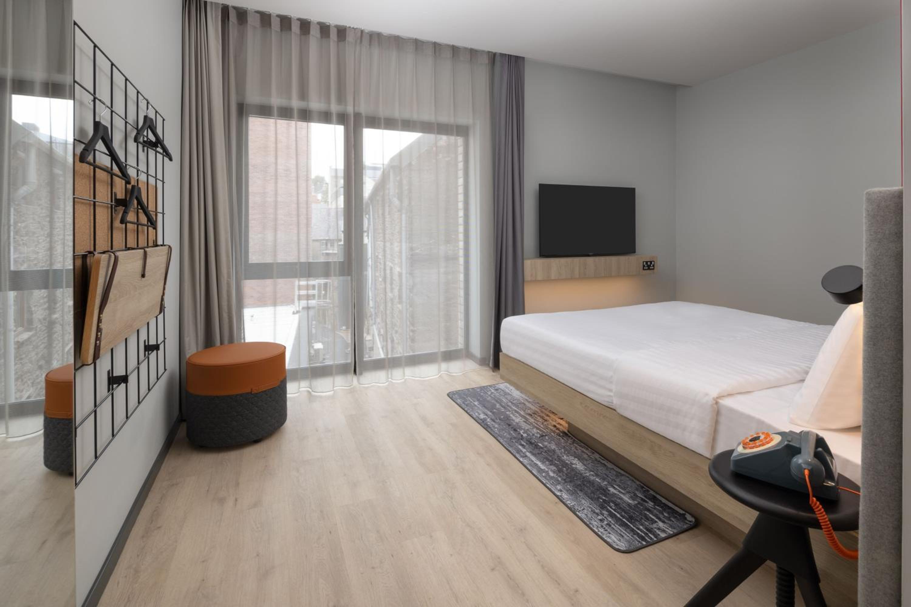 Queen Room - Mobility Accessible - Photo 10