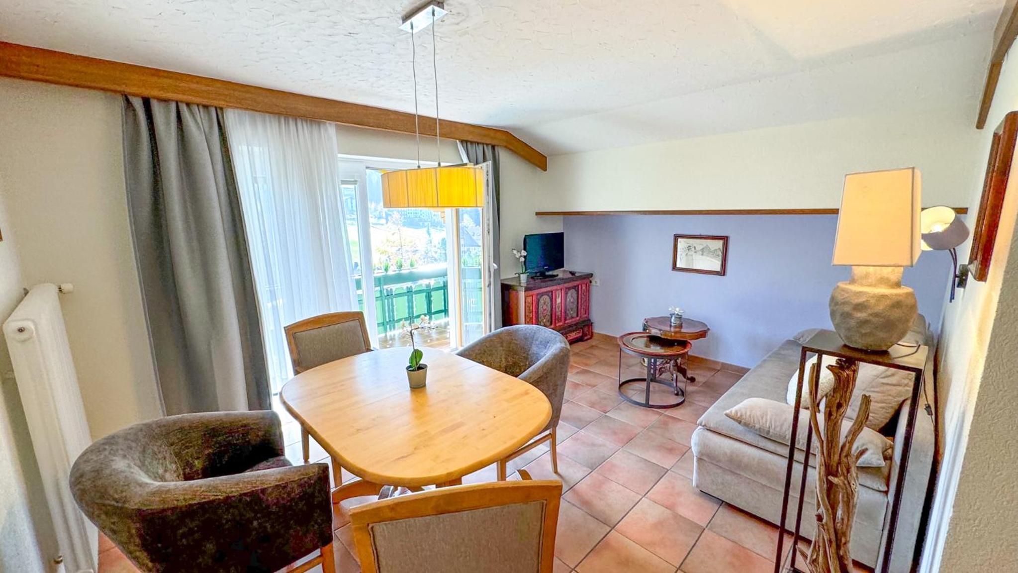 One-Bedroom Apartment with View photo 3