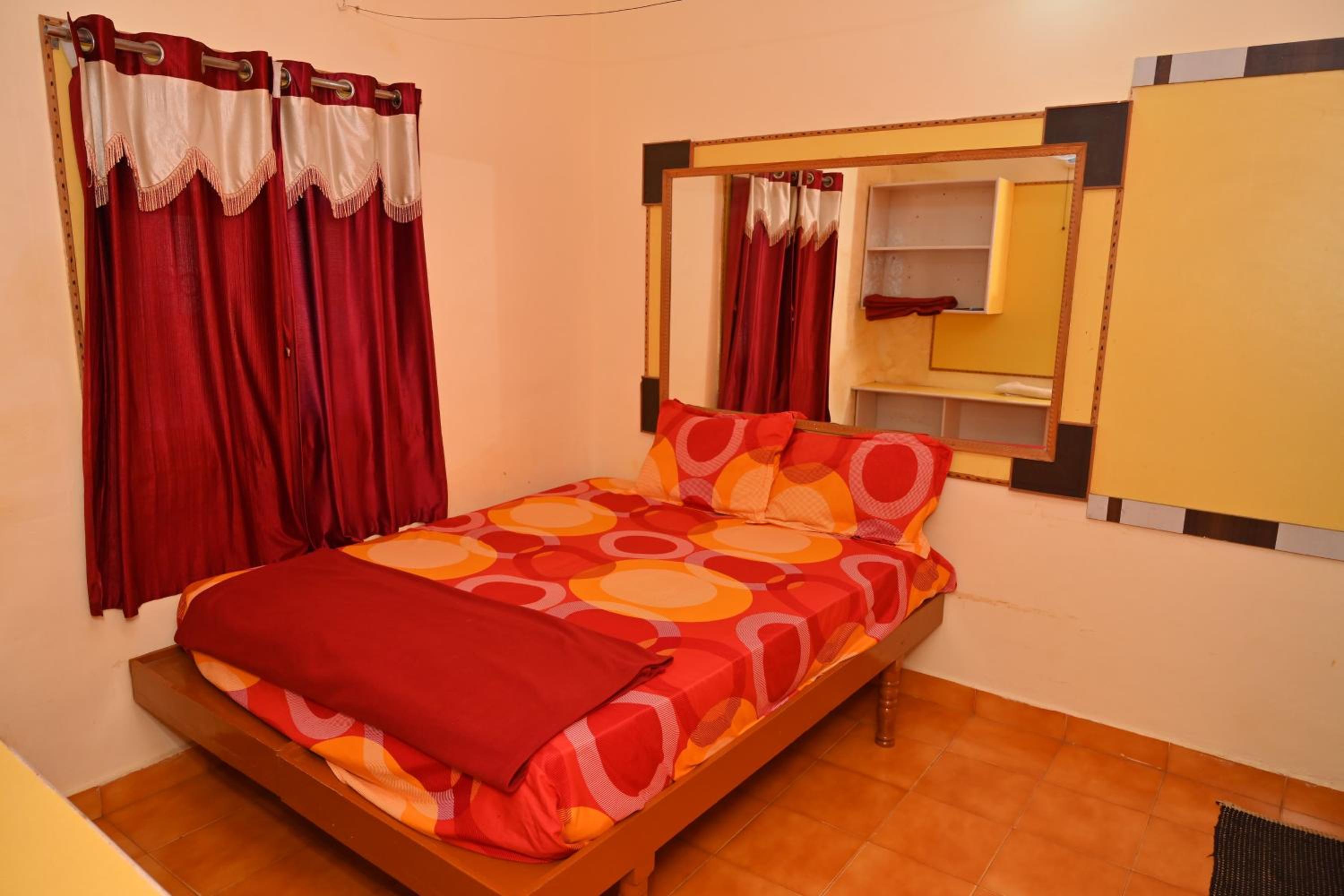 Twin Room with Fan photo 3