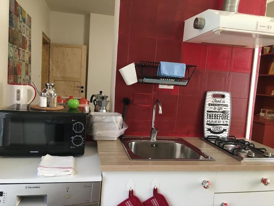 One-Bedroom Apartment photo 2