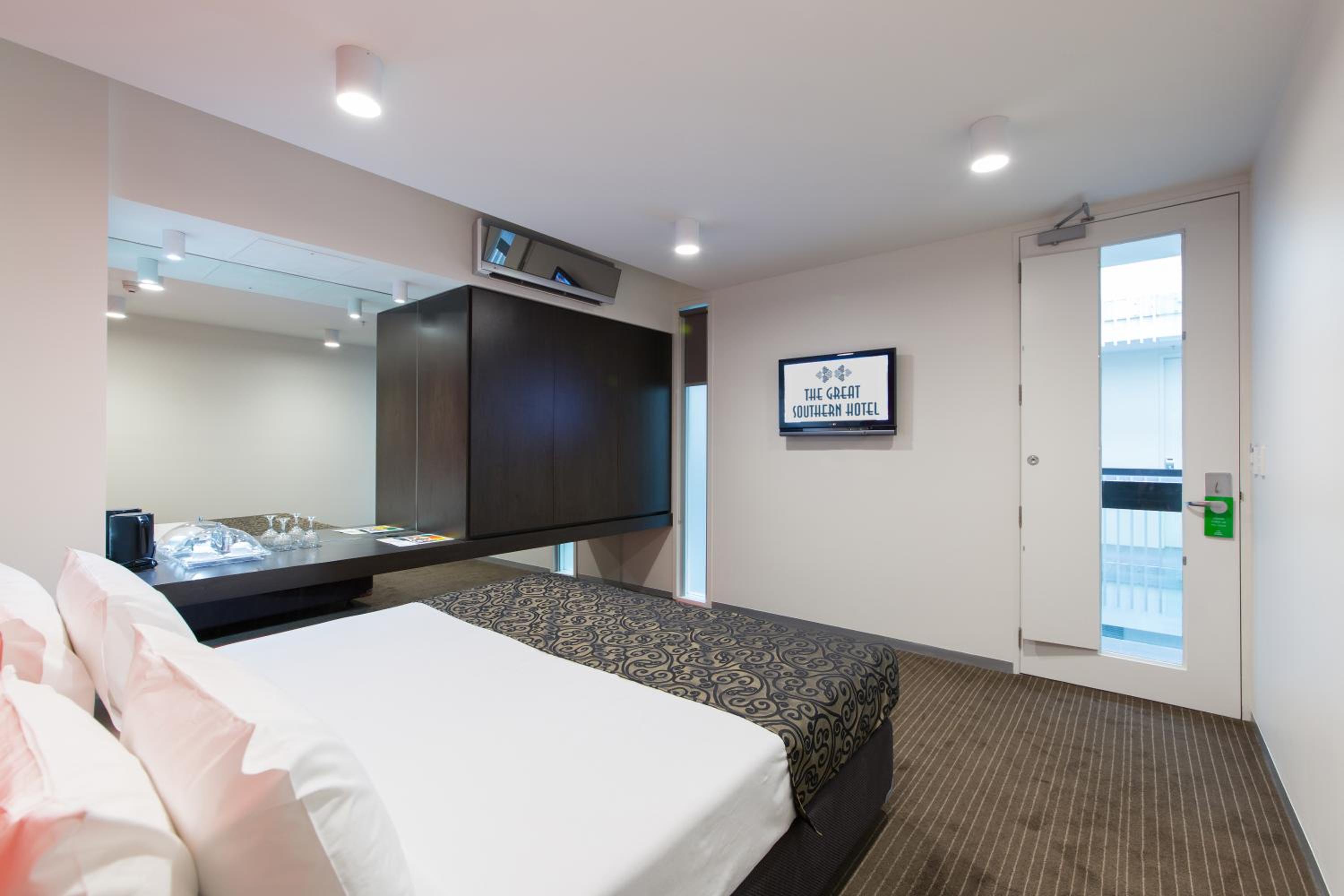 Superior King Room - Photo 8